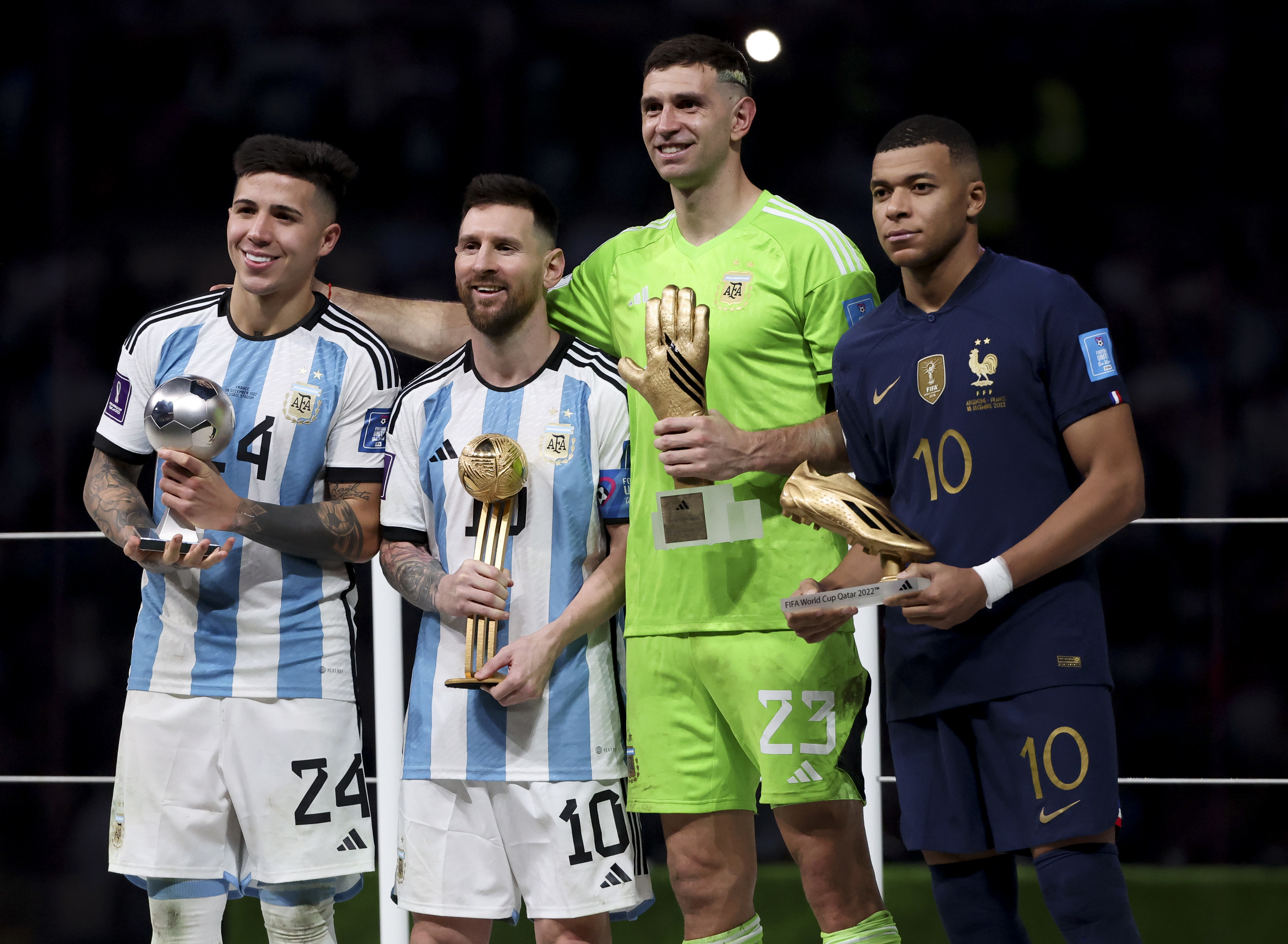 Doha, Qatar 18th Dec, 2022 Goalkeeper Emiliano Martinez Arg celebrates with  the golden glove award