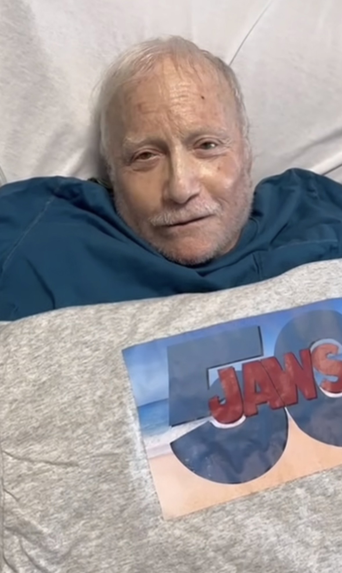 Richard Dreyfuss announces he is dropping out of SharkCon due to viral bronchitis diagnosis