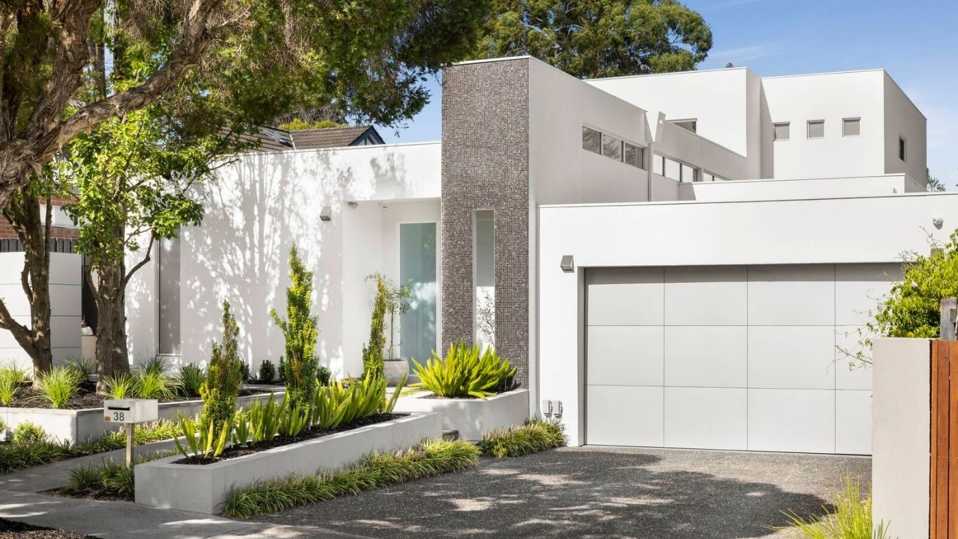 Australia auctions property real estate market analysis Melbourne Sydney