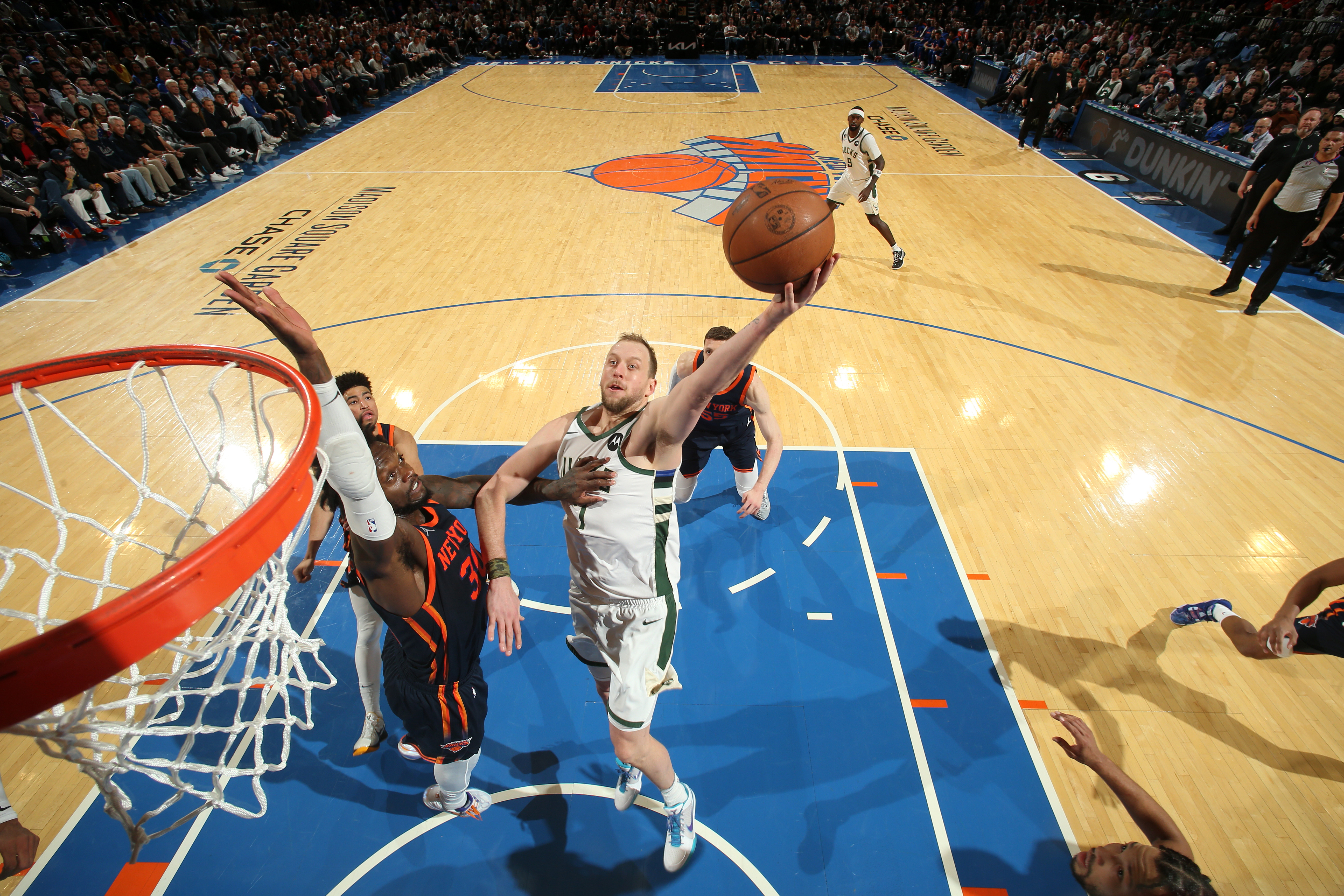NEW YORK, NY - JANUARY 9: Joe Ingles #7 of the Milwaukee Bucks drives to the basket during the game against the New York Knicks on January 9, 2023 at Madison Square Garden in New York City, New York.  NOTE TO USER: User expressly acknowledges and agrees that, by downloading and or using this photograph, User is consenting to the terms and conditions of the Getty Images License Agreement. Mandatory Copyright Notice: Copyright 2023 NBAE  (Photo by Nathaniel S. Butler/NBAE via Getty Images)
