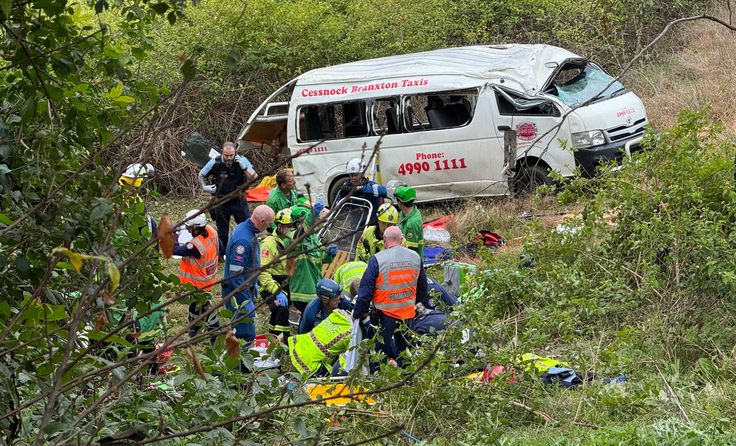 A﻿ mini bus has crashed and reportedly rolled down an embankment in the NSW Hunter Valley, injuring six people.The incident happened on Mount View Road at Mount View after 10.30am today.﻿