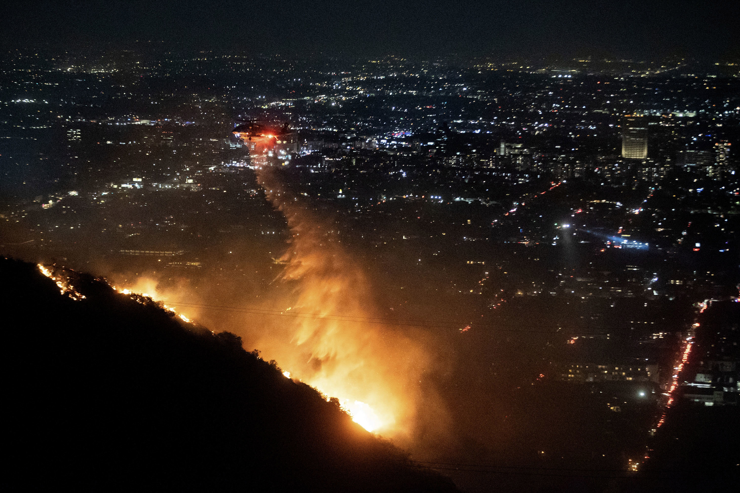 'Estoy muy agradecido': Surgen historias de heroísmo mientras los infiernos de Los Ángeles hacen estragos