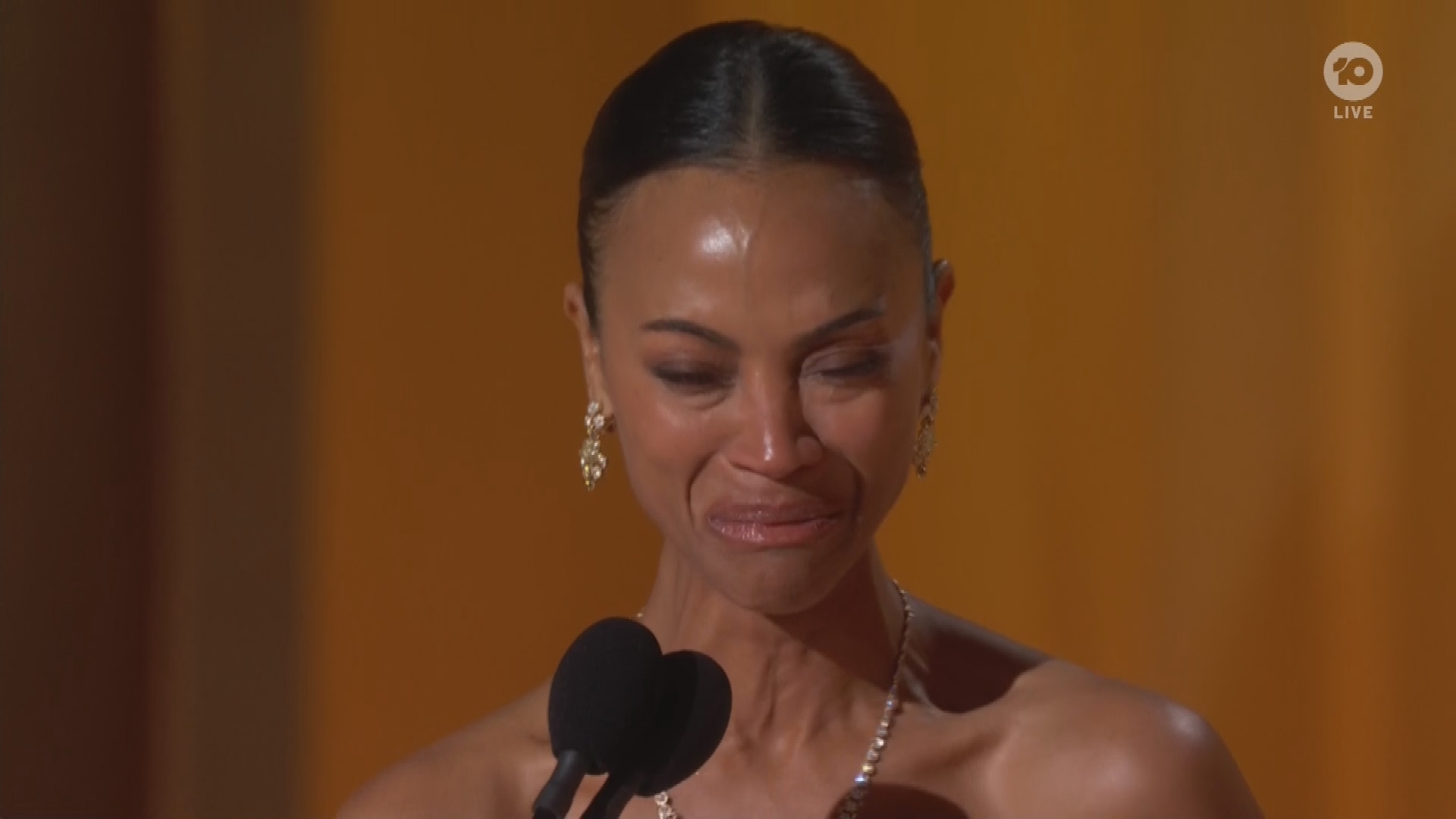 Zoe Saldana burst into tears as she accepted her first Golden Globe.