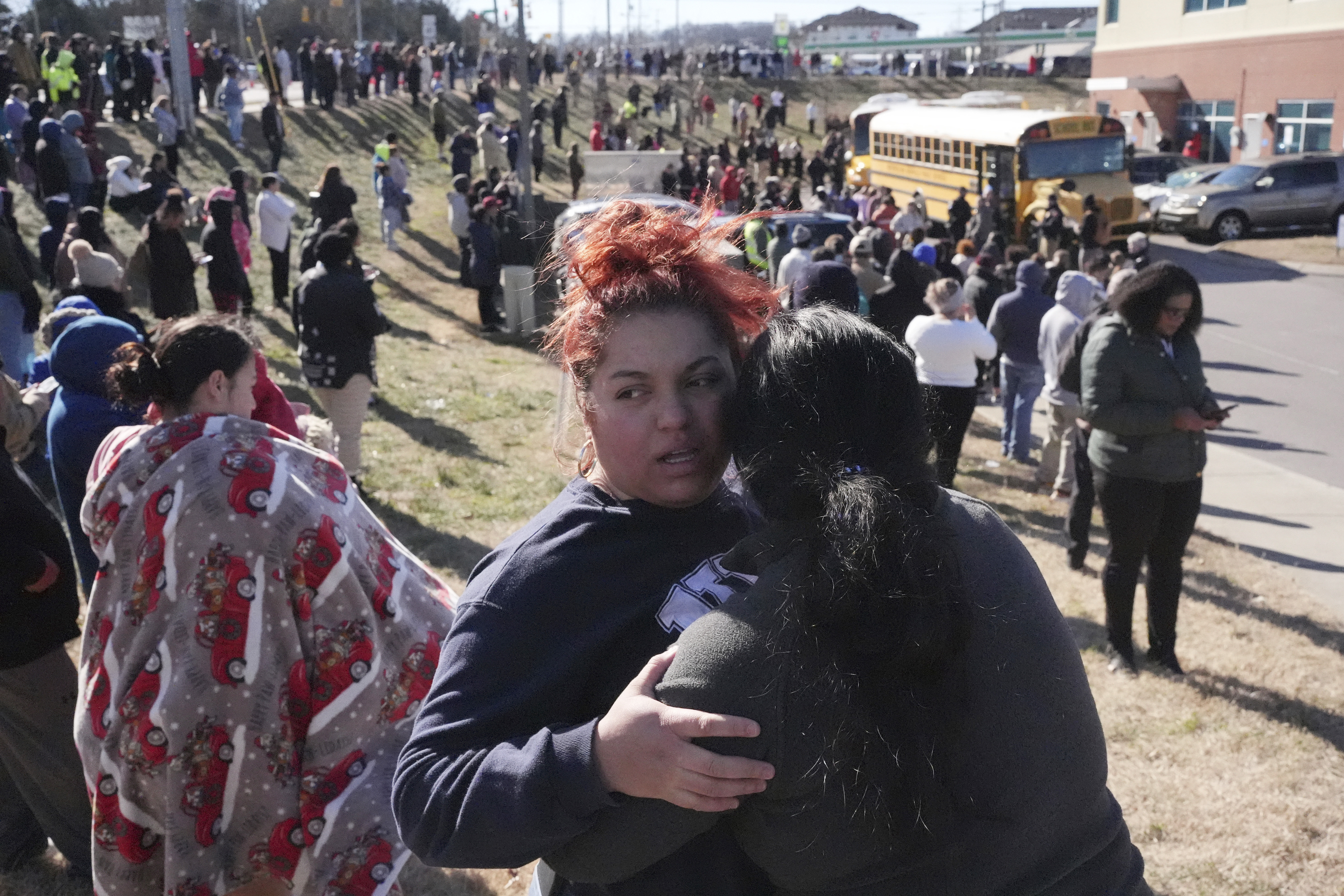 Al menos dos muertos en tiroteo en escuela de Nashville