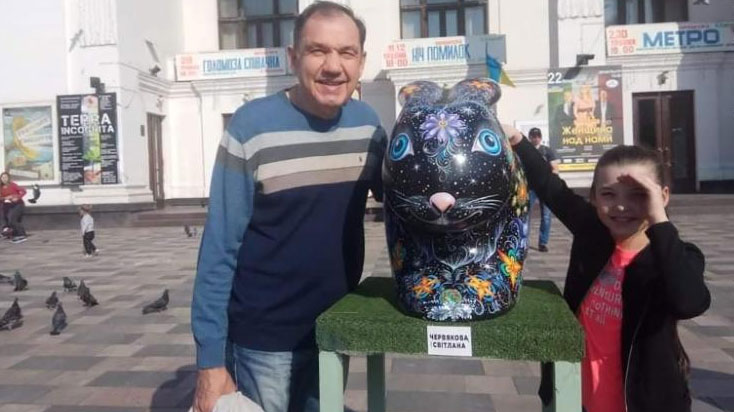 Oleksander Obedinsky with granddaughter Kira, before Russia's invasion of Ukraine. He fears he will never see her again.