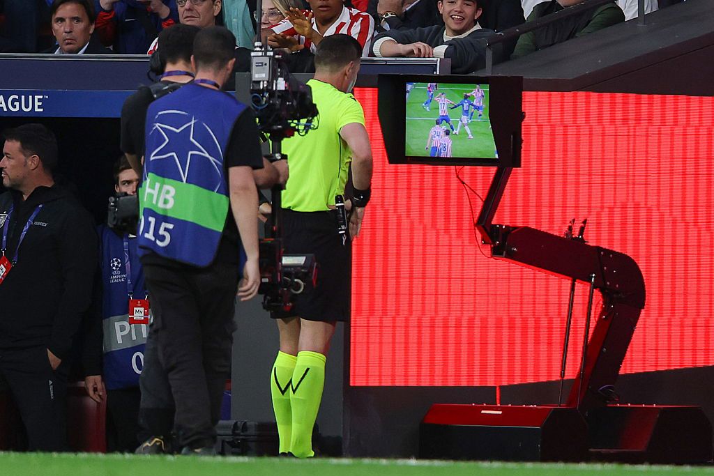 Referee Danny Makkelie looks at VAR.