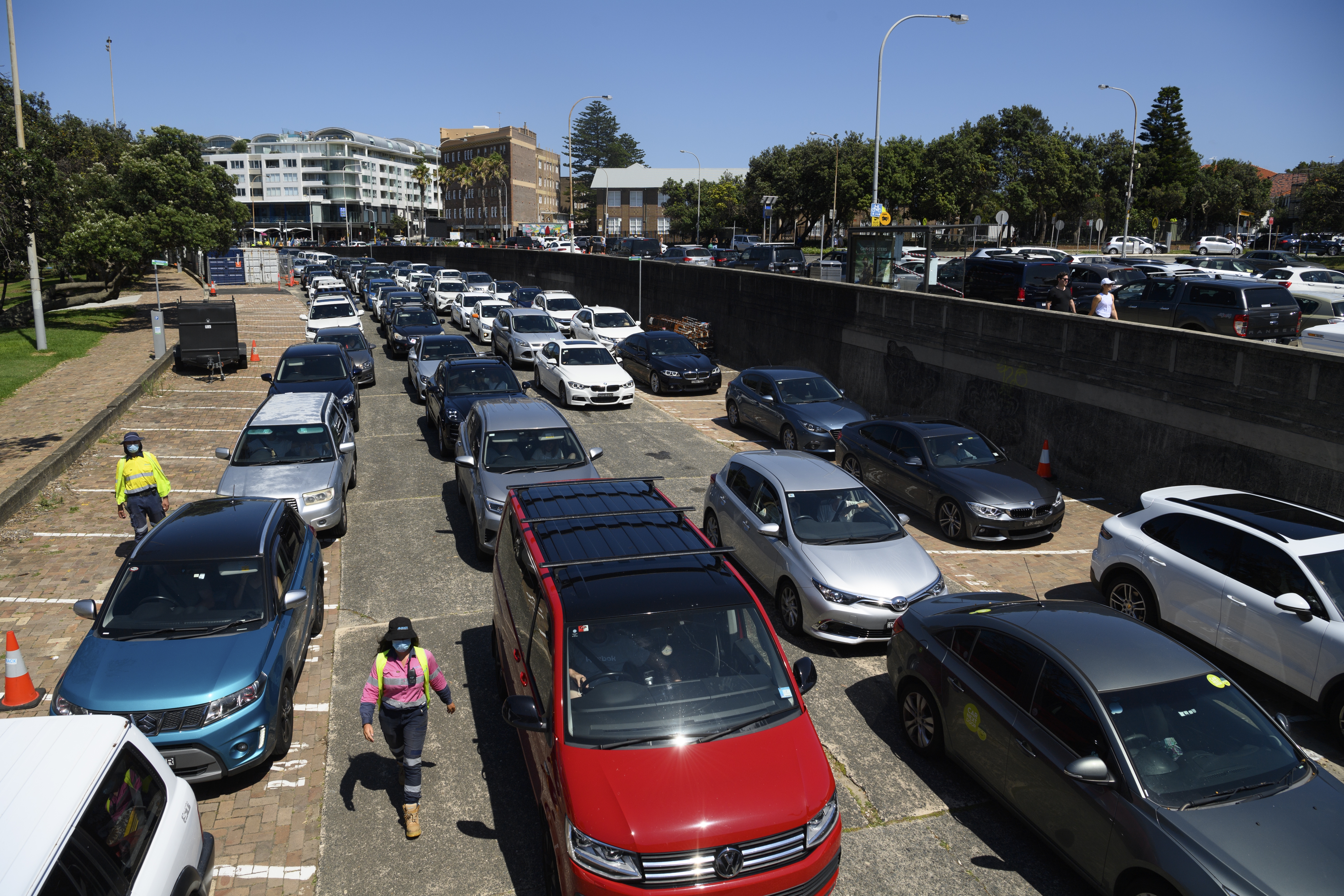 NSW records 6288 new COVID cases on Christmas day. Large lines a Bondi's COVID testing COVID testing clinic. December 25, 2021. Photo: Rhett Wyman/SMH