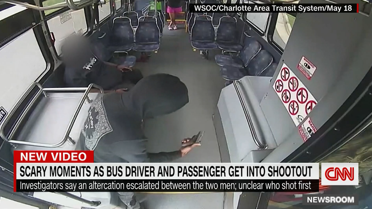 Los dos se dispararon el uno al otro después de que un pasajero pidió que lo dejaran entre paradas. 