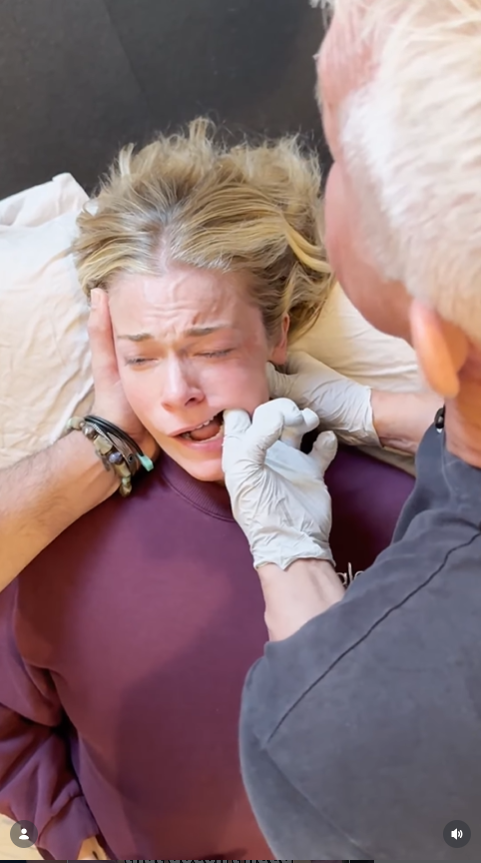 LeAnn Rimes receiving facial massageLeAnn Rimes receiving facial massage