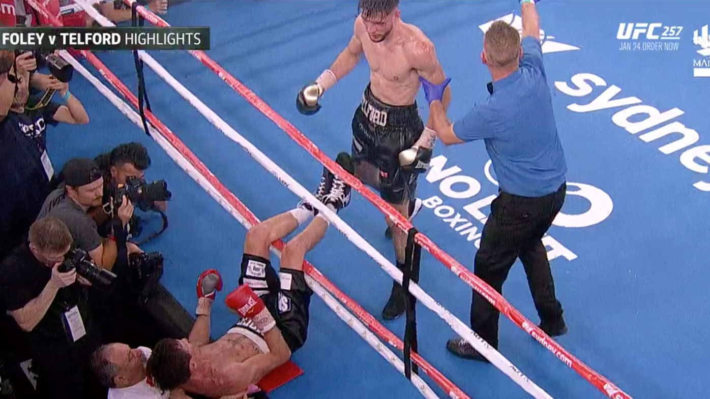 Darragh Foley slips past the ropes 