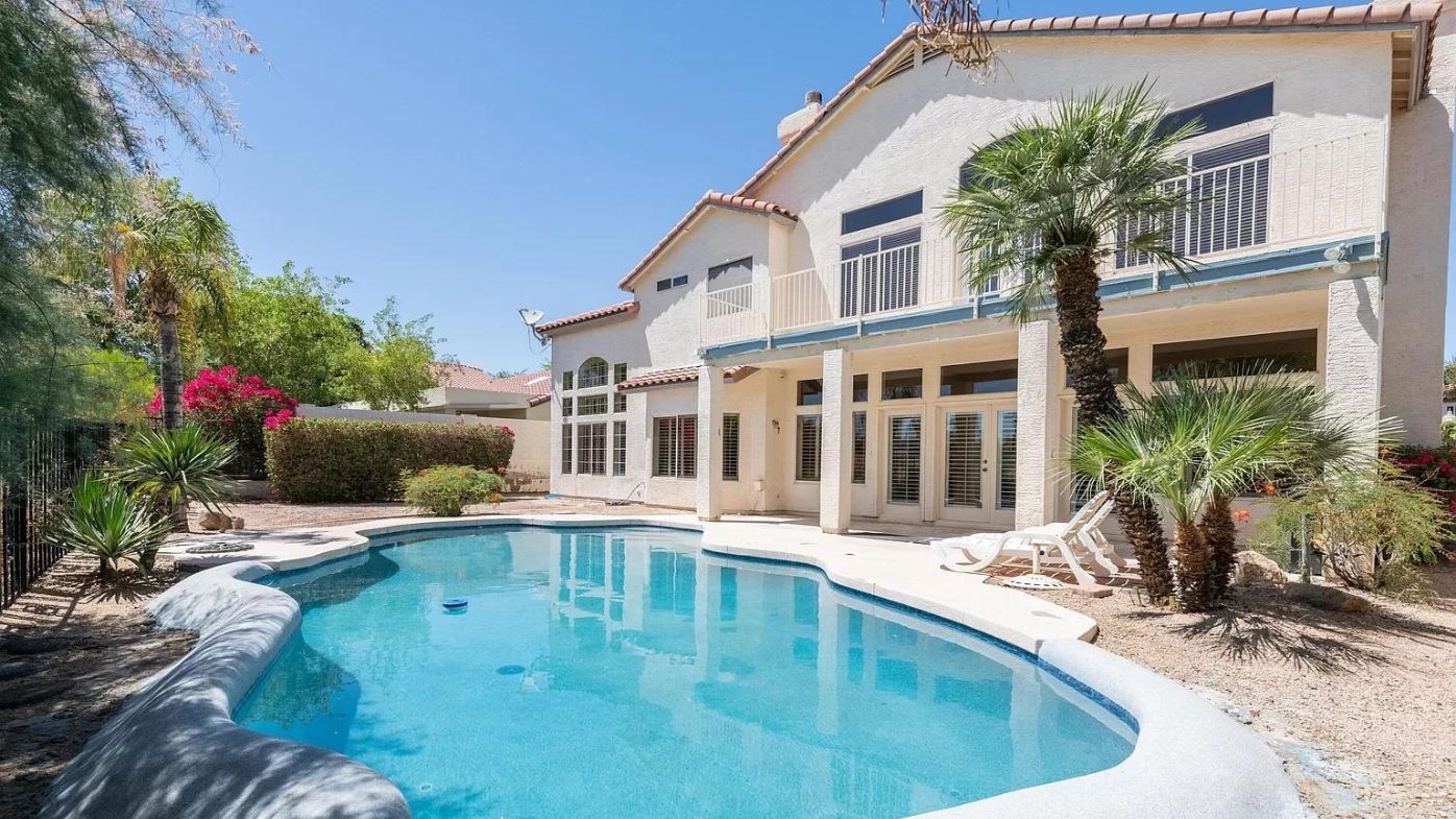 Unusual unique quirky USA Phoenix Arizona property real estate market interiors interior design