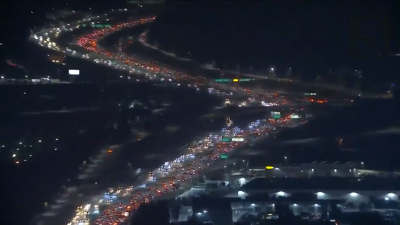 Massive Thanksgiving traffic jams spark COVID fears in US