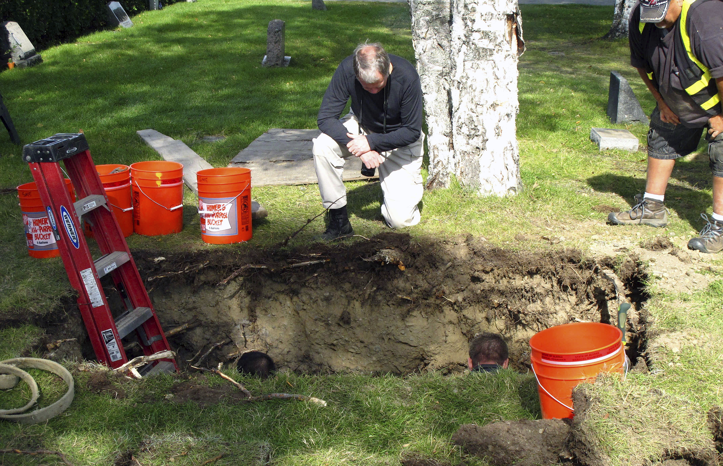 Workers and medical examiner crew members exhume the body of Jane Doe #3 from a cemetery in Anchorage, Alaska. (AP Photo/Rachel D'Oro, File)