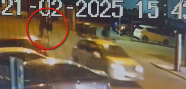 CCTV captures brawl before man stabbed with machete on Melbourne street