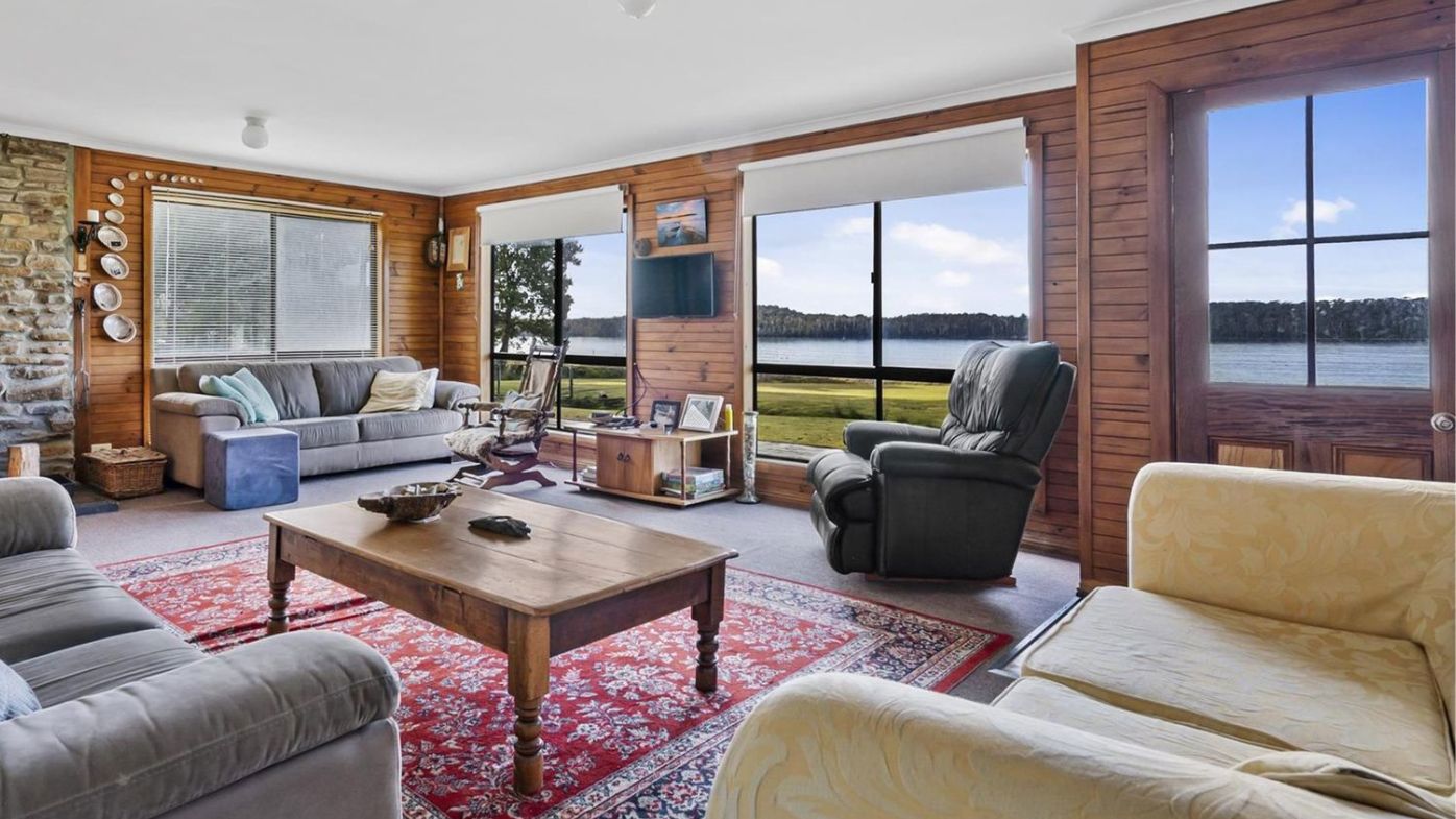 Water views Tassie cottage Domain listing 