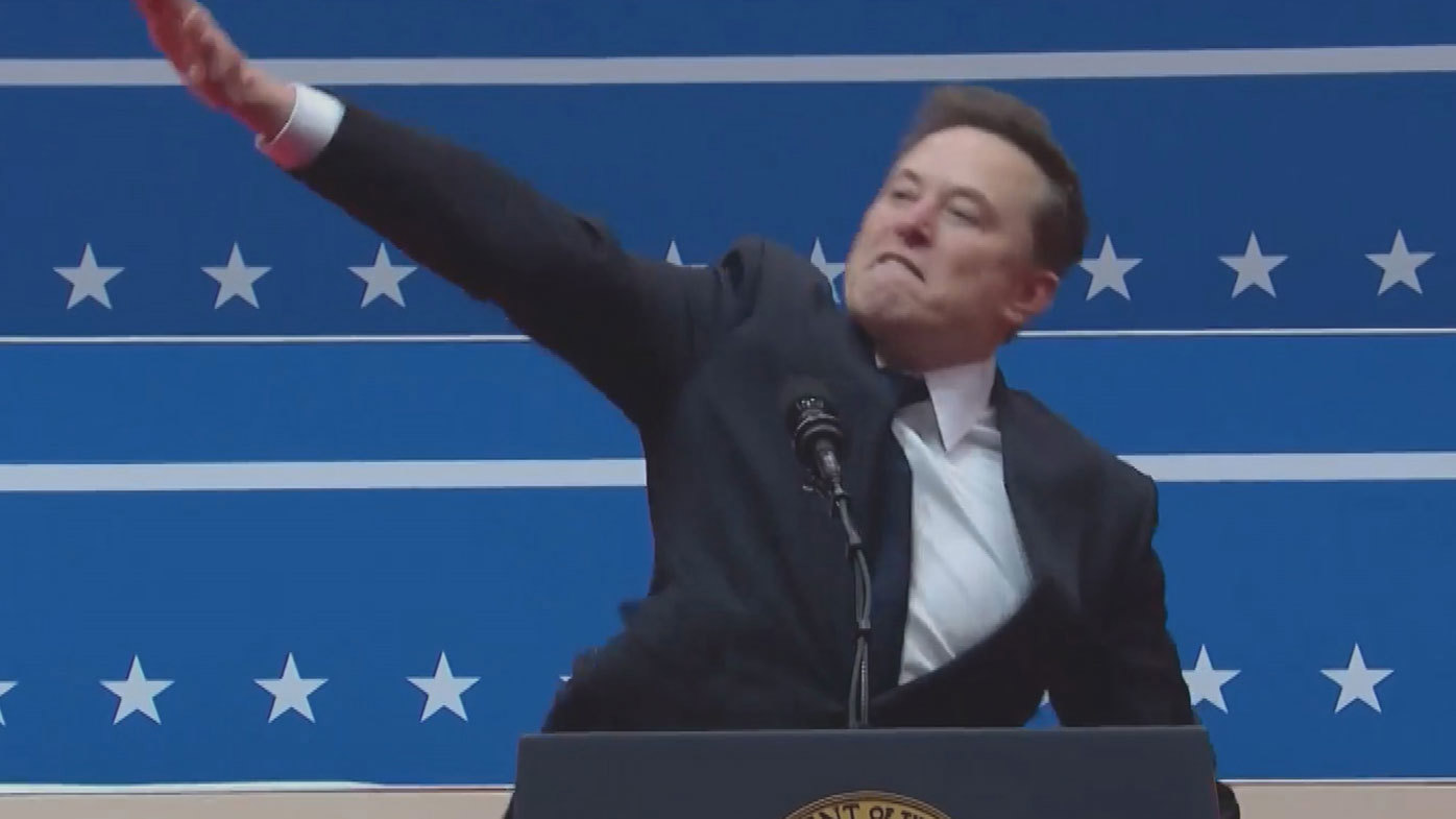 Elon Musk parece hacer un saludo nazi en un evento de inauguración de Trump.