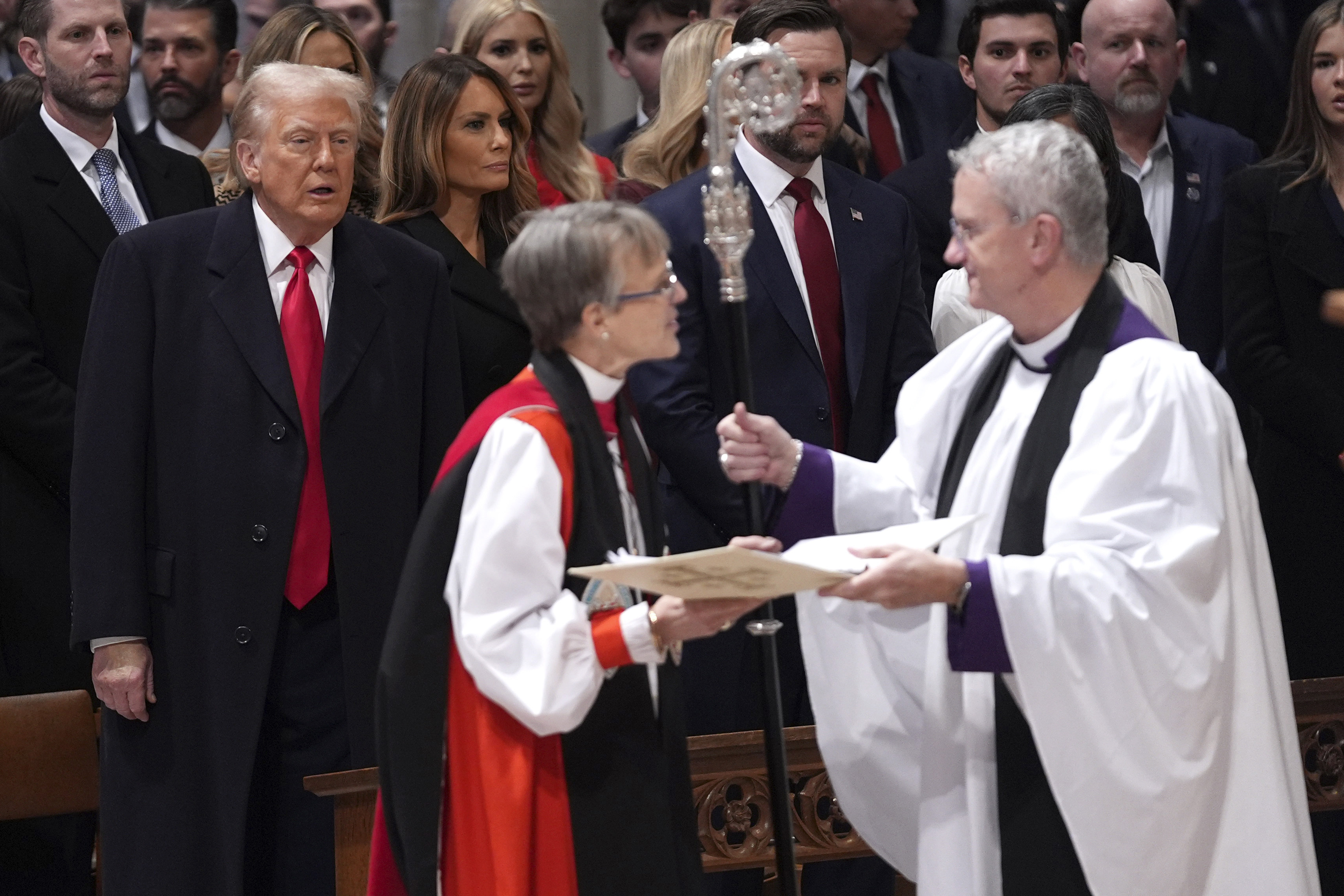 'Ten piedad': el obispo suplica a Trump en el servicio de oración inaugural