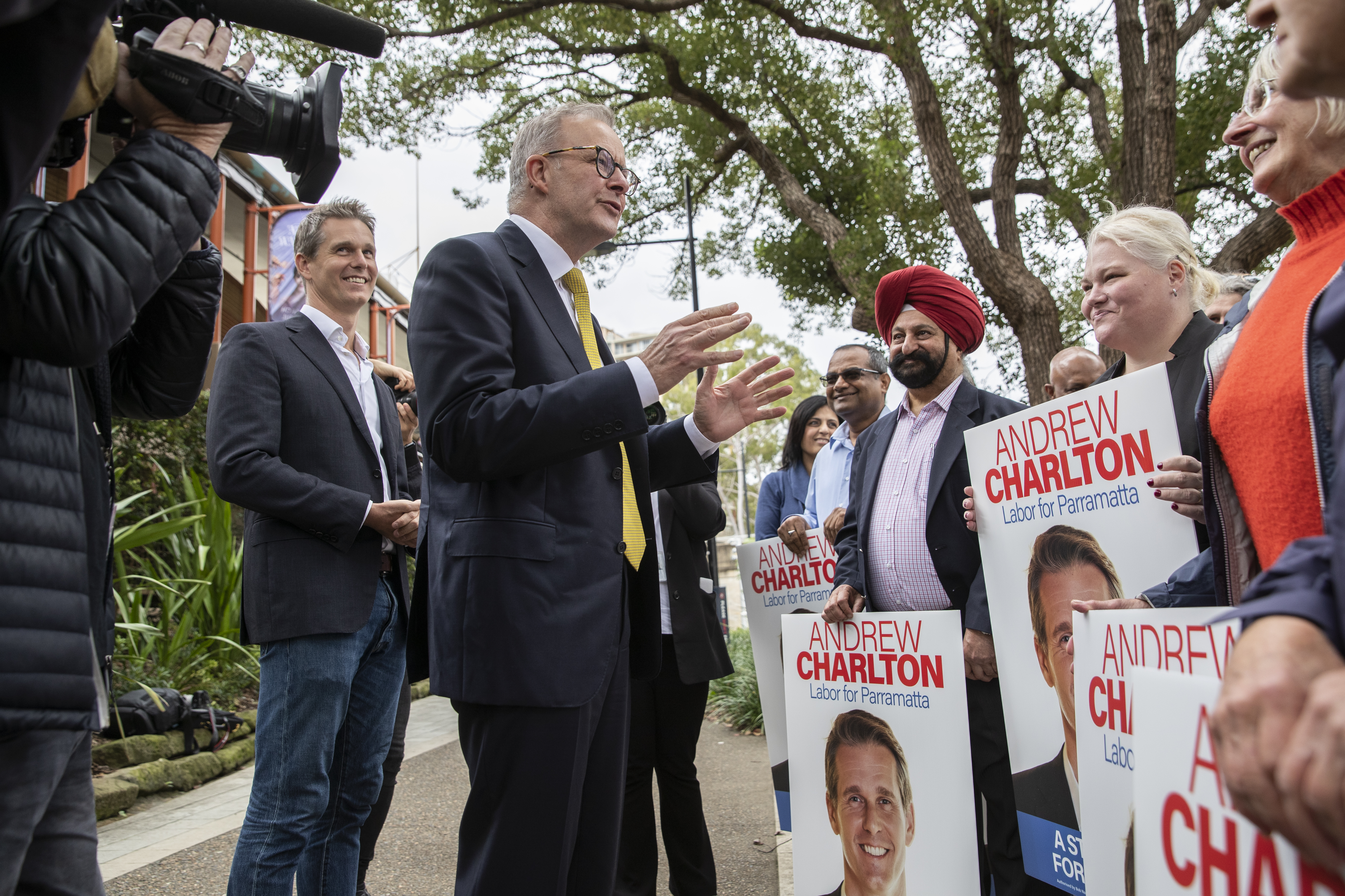 Federal Opposition leader Anthony Albanese campaigns in Parramatta in Sydney, as he says Labor has an economic plan for the Australian people. 