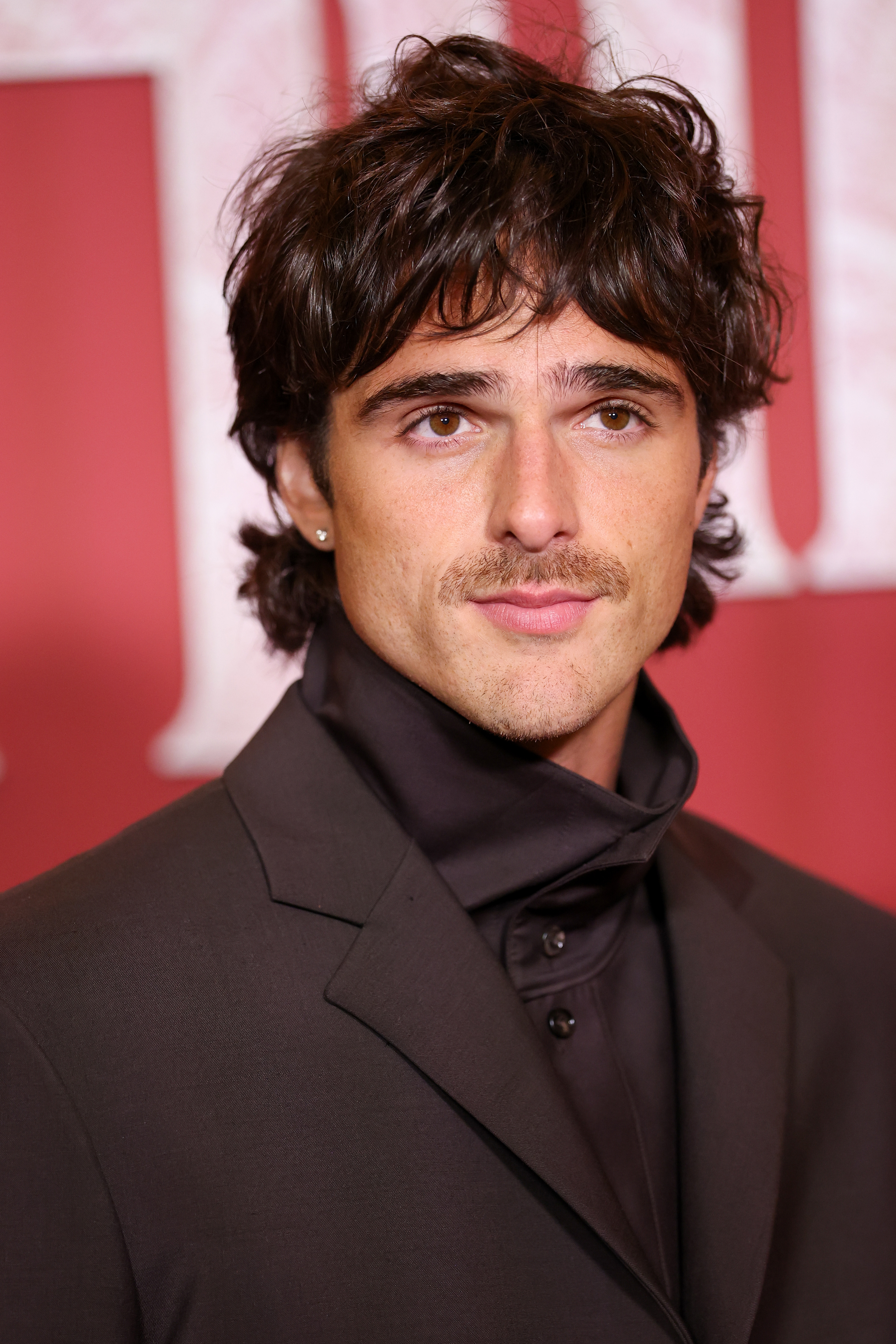 Jacob Elordi attends the "Hurlevent" Photocall at Le Grand Rex on February 02, 2026 in Paris, France.