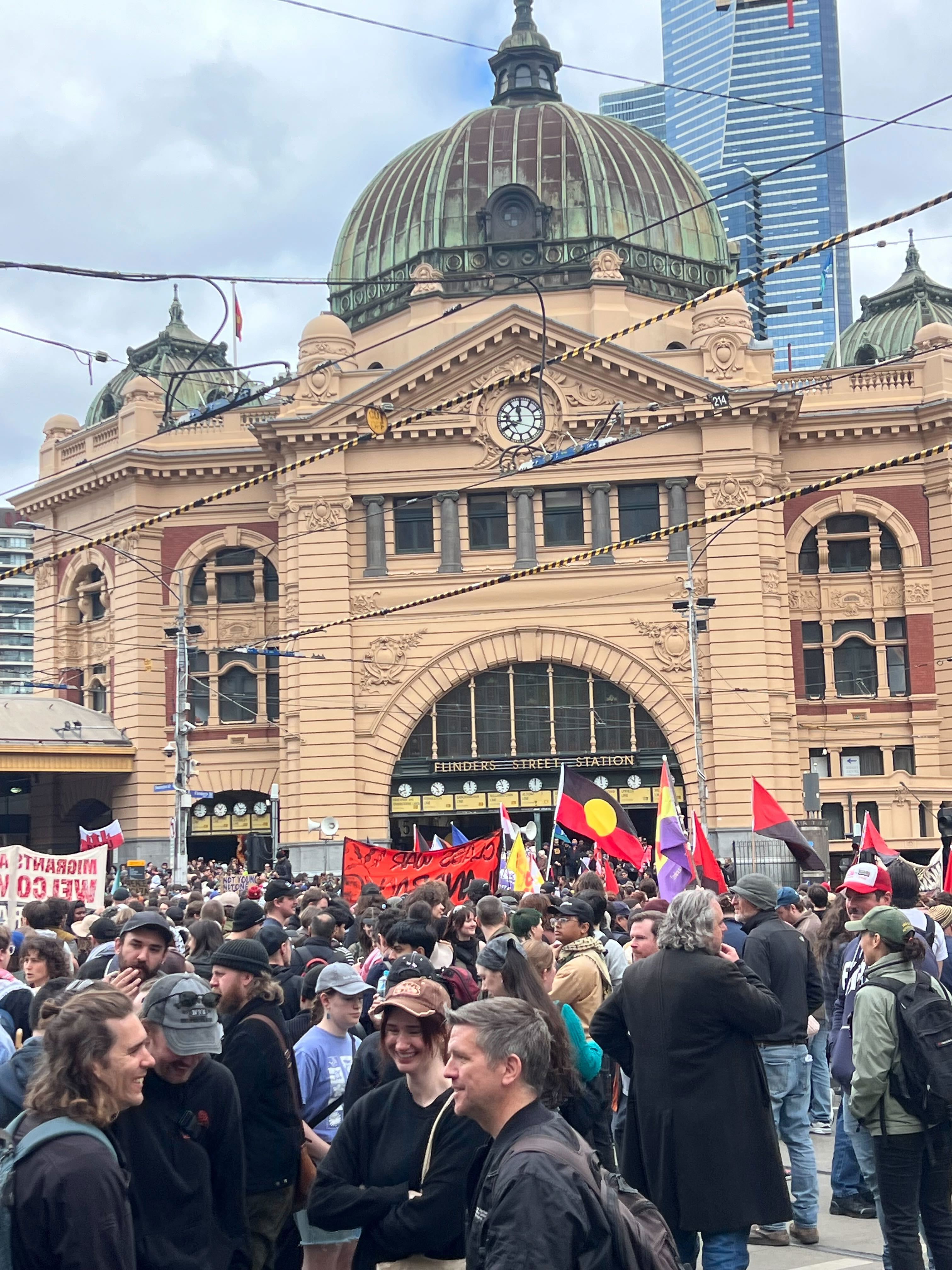 Some scuffles broke out between opposing protesters in Melbourne CBD today.