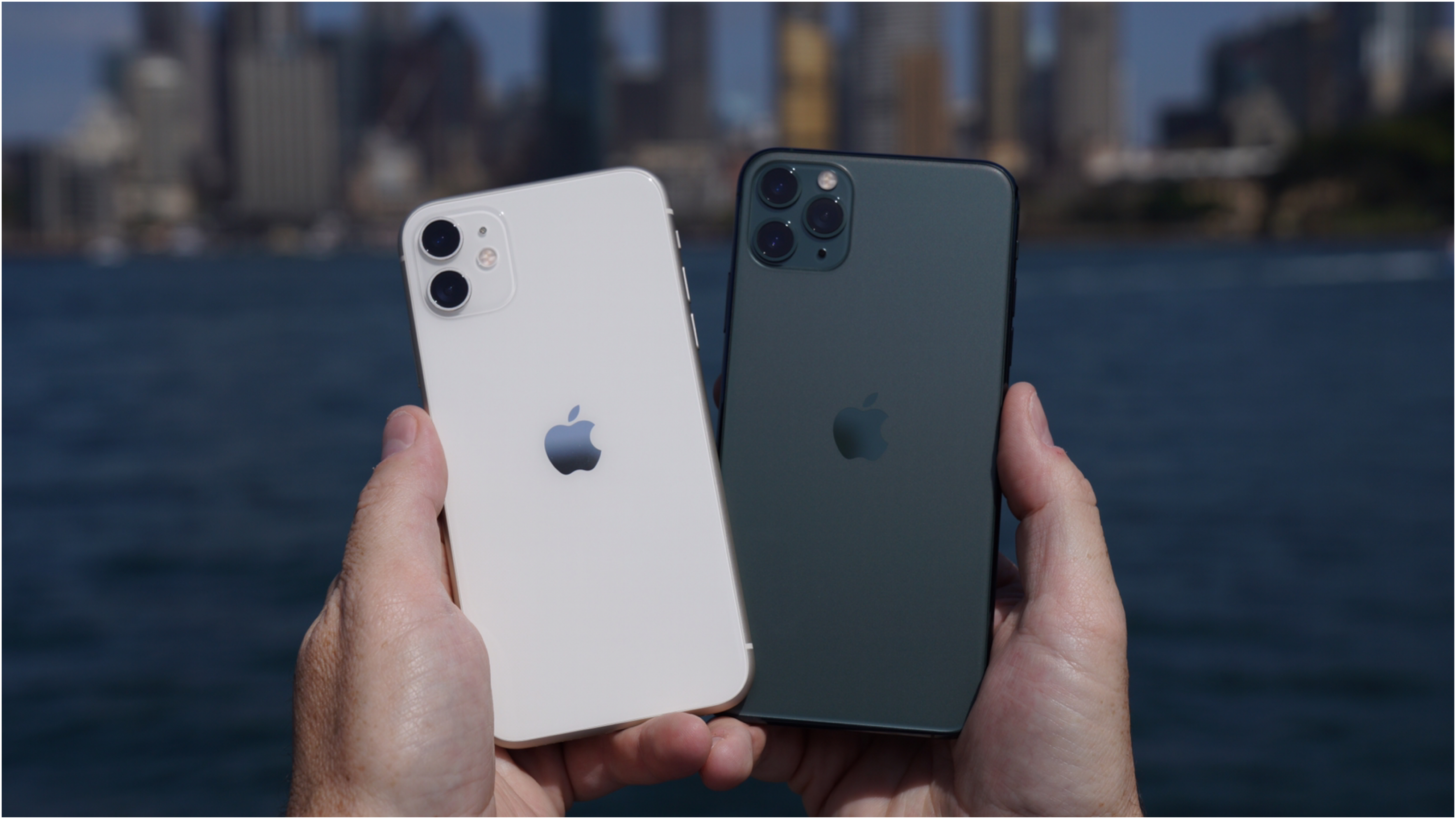 Тест айфон 11. Apple iphone 11 Pro. Iphone 11 Pro Max. Iphone 11 Pro Silver. Apple iphone 11 Pro Max Silver.