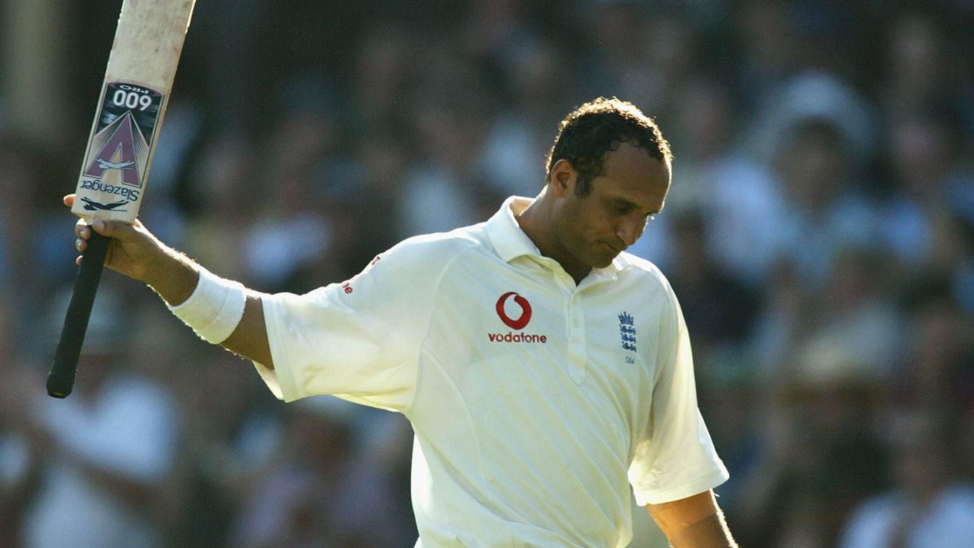  Mark Butcher of England leaves the field during the first day's play in the 5th Ashes Test match between Australia and England held at the Sydney Cricket Ground in Sydney, Australia on January 2, 2003. (Photo by Nick Wilson/Getty Images)