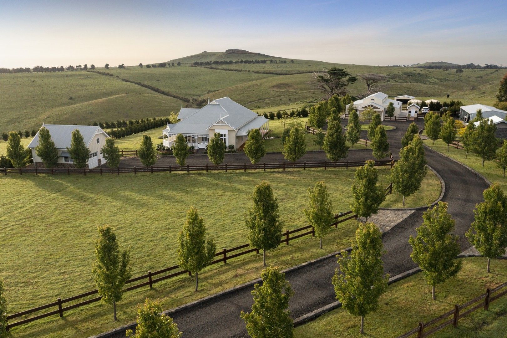 home of the week victoria macedon ranges homestead 210 McGregor Road Gisborne VIC 