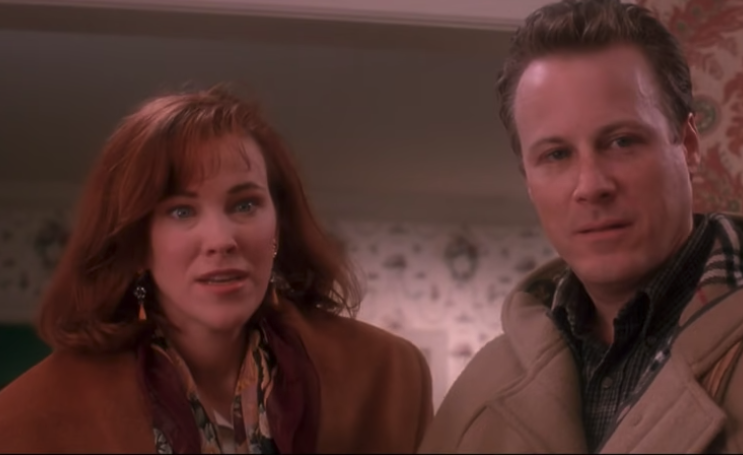 Catherine O'Hara and John Heard in Home Alone.