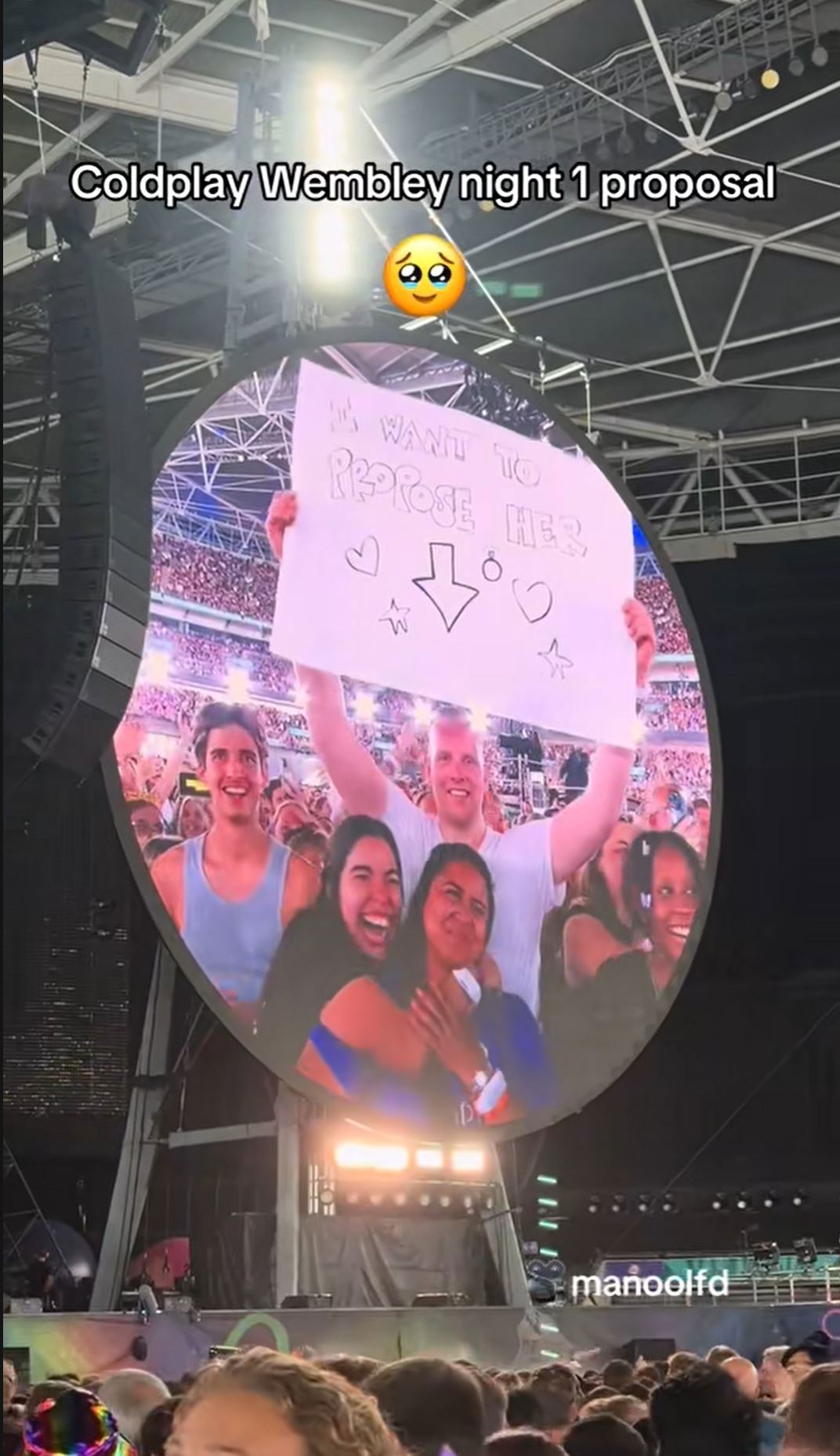 Couple's proposal at Coldplay concert