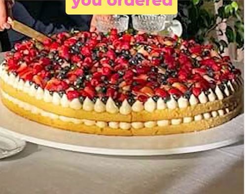 The wedding cake Brittany Hockley ordered