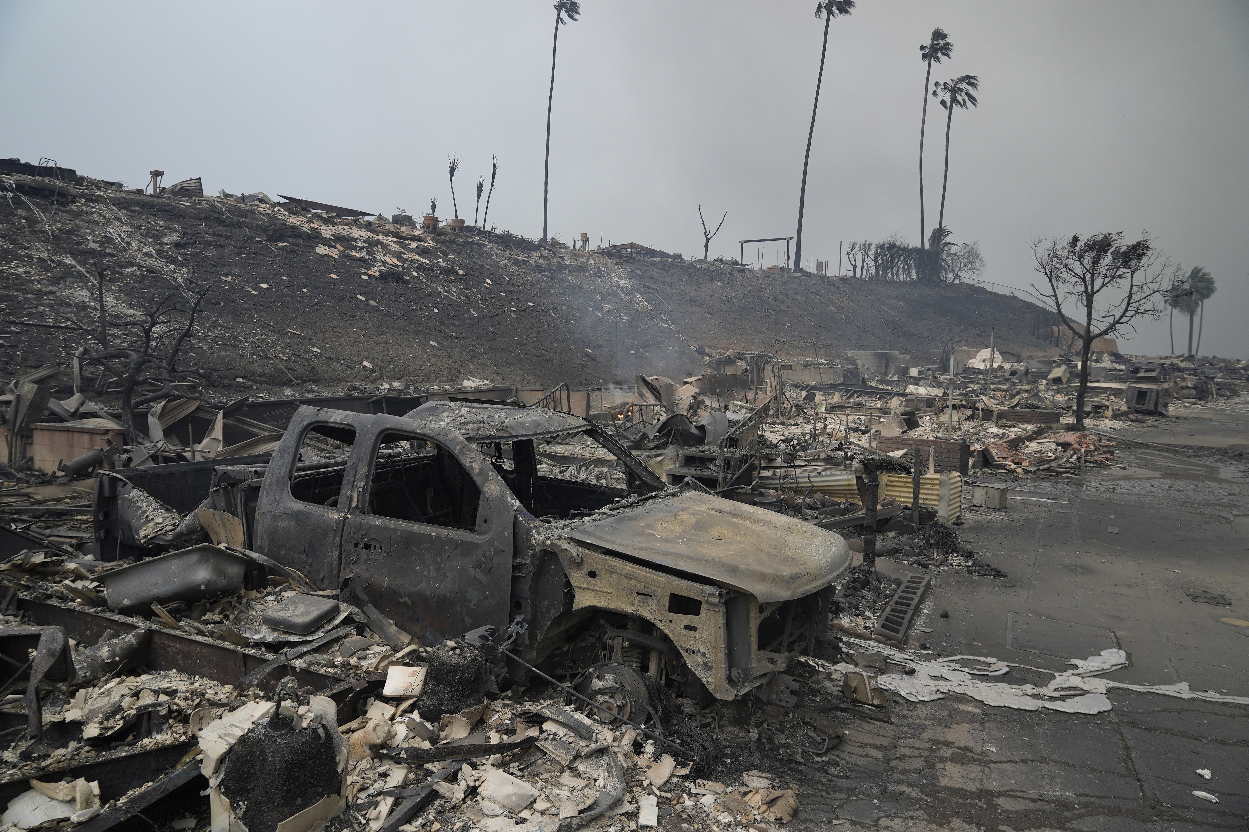 ‘Crying and screaming’: Apocalyptic scenes as 70,000 flee homes in LA