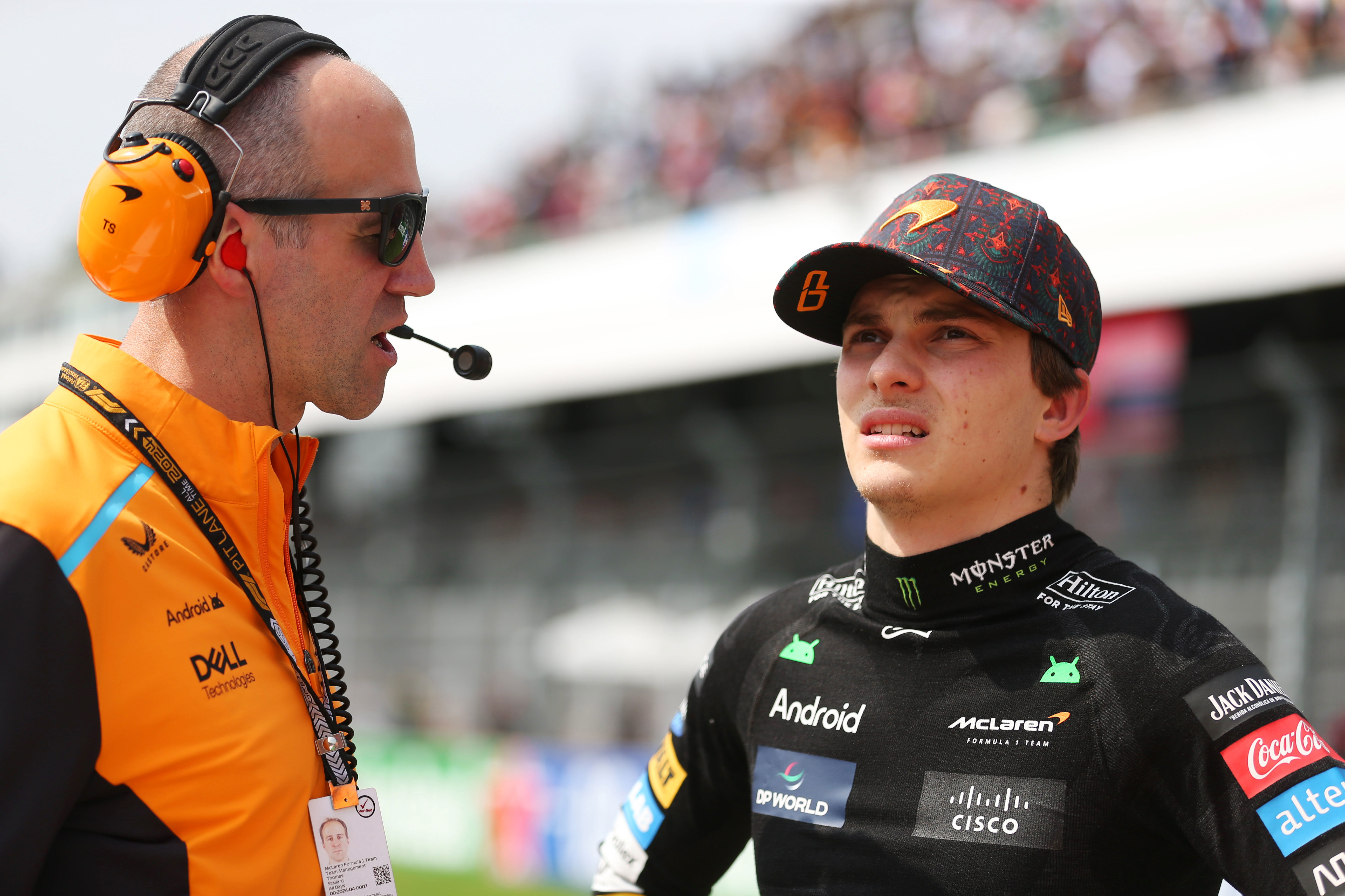Oscar Piastri on the grid with an engineer during F1 Grand Prix of Mexico. 