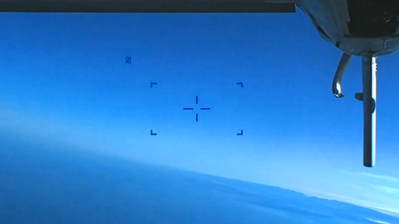 Estados Unidos publica imágenes de la colisión de un avión de combate ruso con un dron