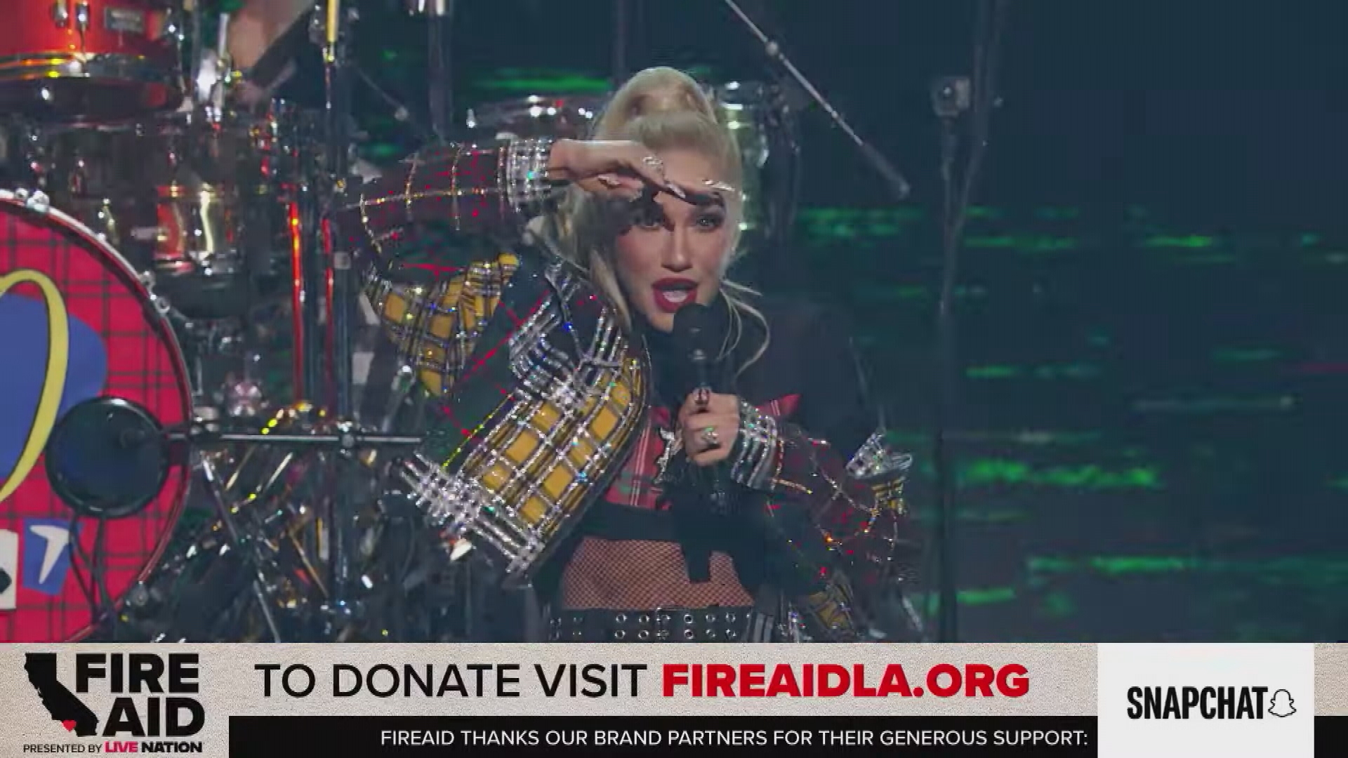 No doubt gwen stefani performs at FireAid