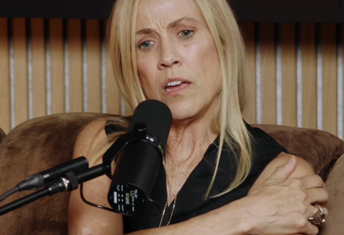 Singer Sheryl Crow revealed new details about her break-up with Lanc Armstrong during an appearance on The BobbyCast.