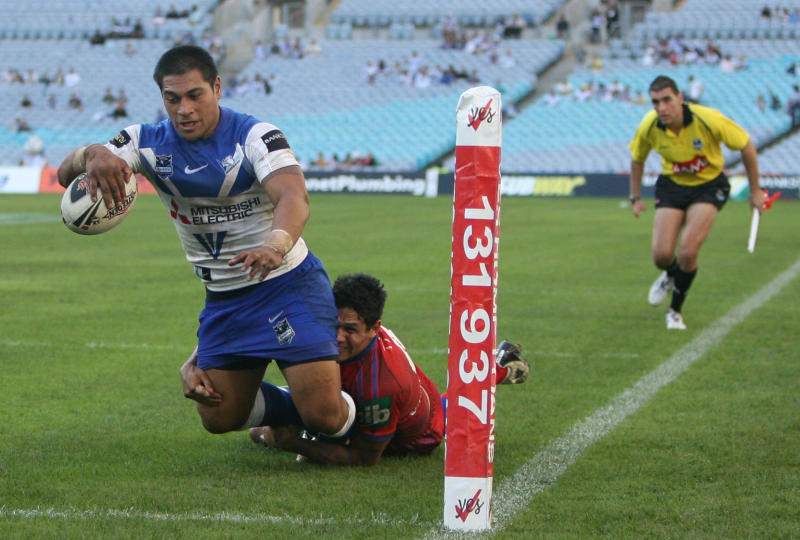 rugby league Pixs taken at Telstra stadium at the match between CANTERBURY BULLDOGS and NEWCASTLE KNIGHTS. Pic shows..MATT UTAI SCORES Pixs