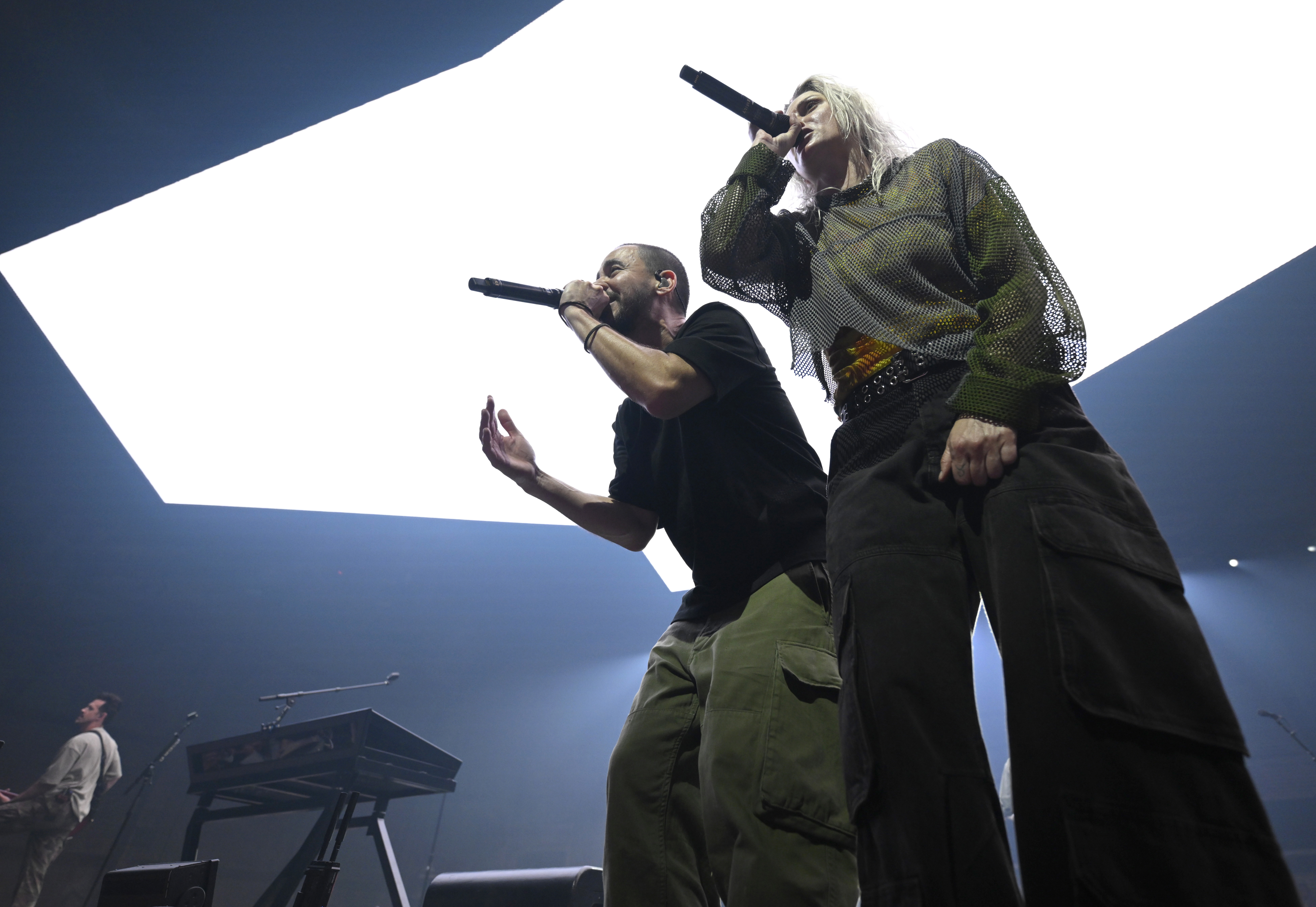 Emily Armstrong and Mike Shinoda performing with Linkin Park
