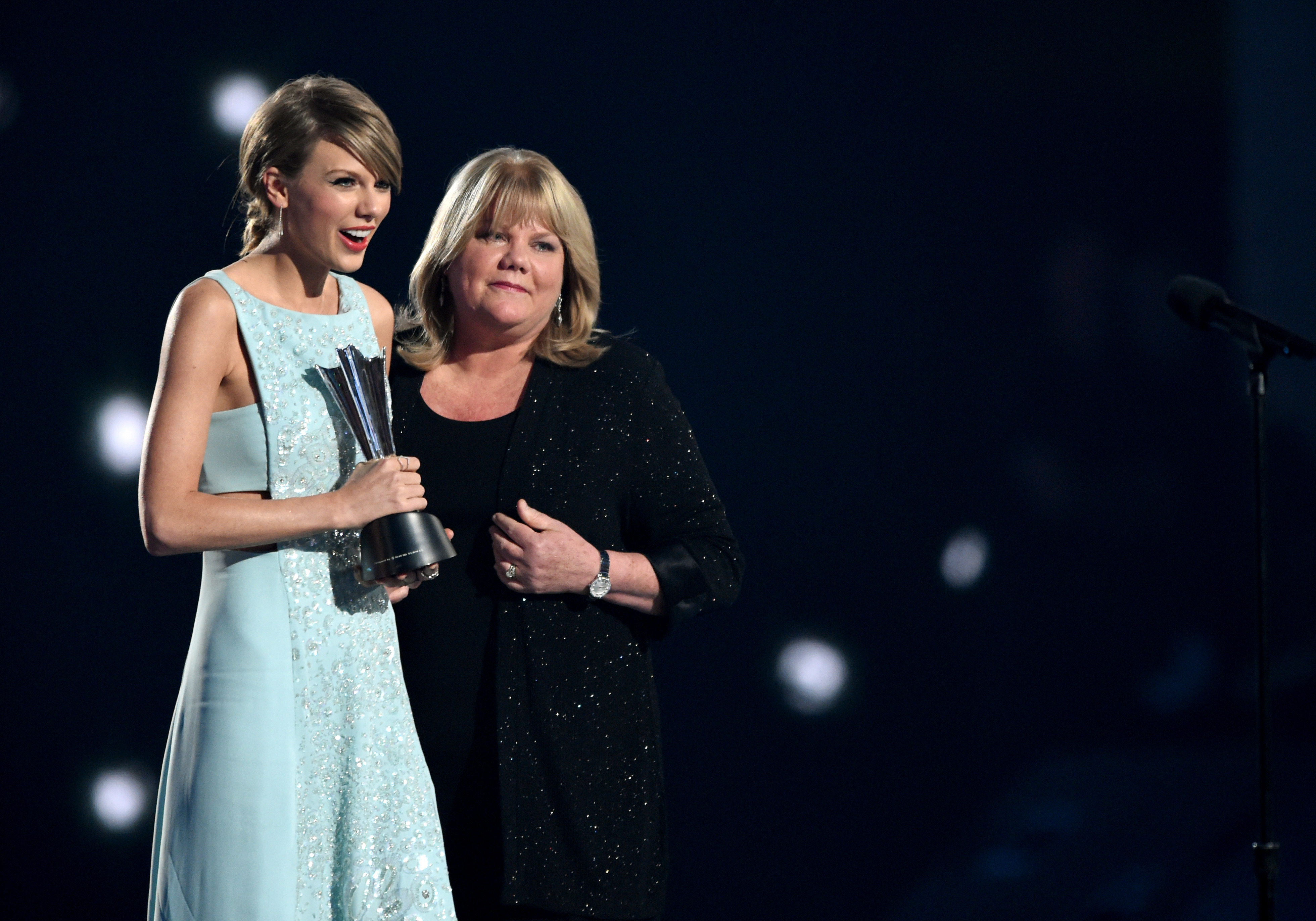 Taylor Swift and Andrea Swift