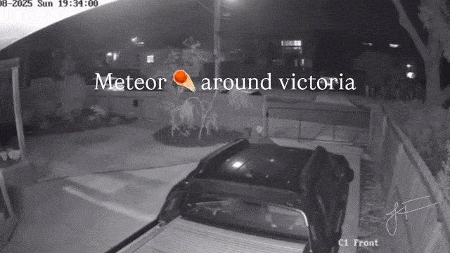 Meteor streaks across the night sky in Victoria