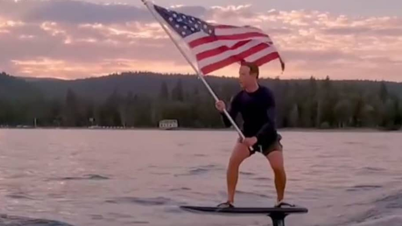 'Llévame a casa': Mark Zuckerberg flota sobre un lago en un video memorable del Día de la Independencia del 4 de julio. 