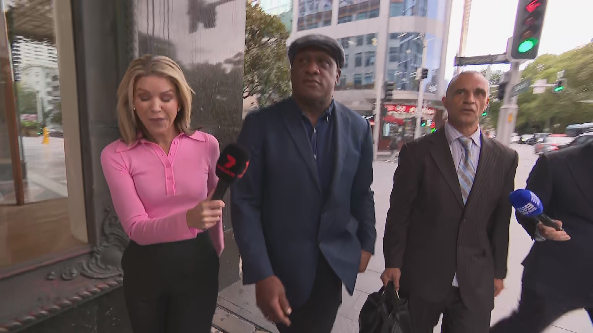 Wendell Sailor lascia la corte. 