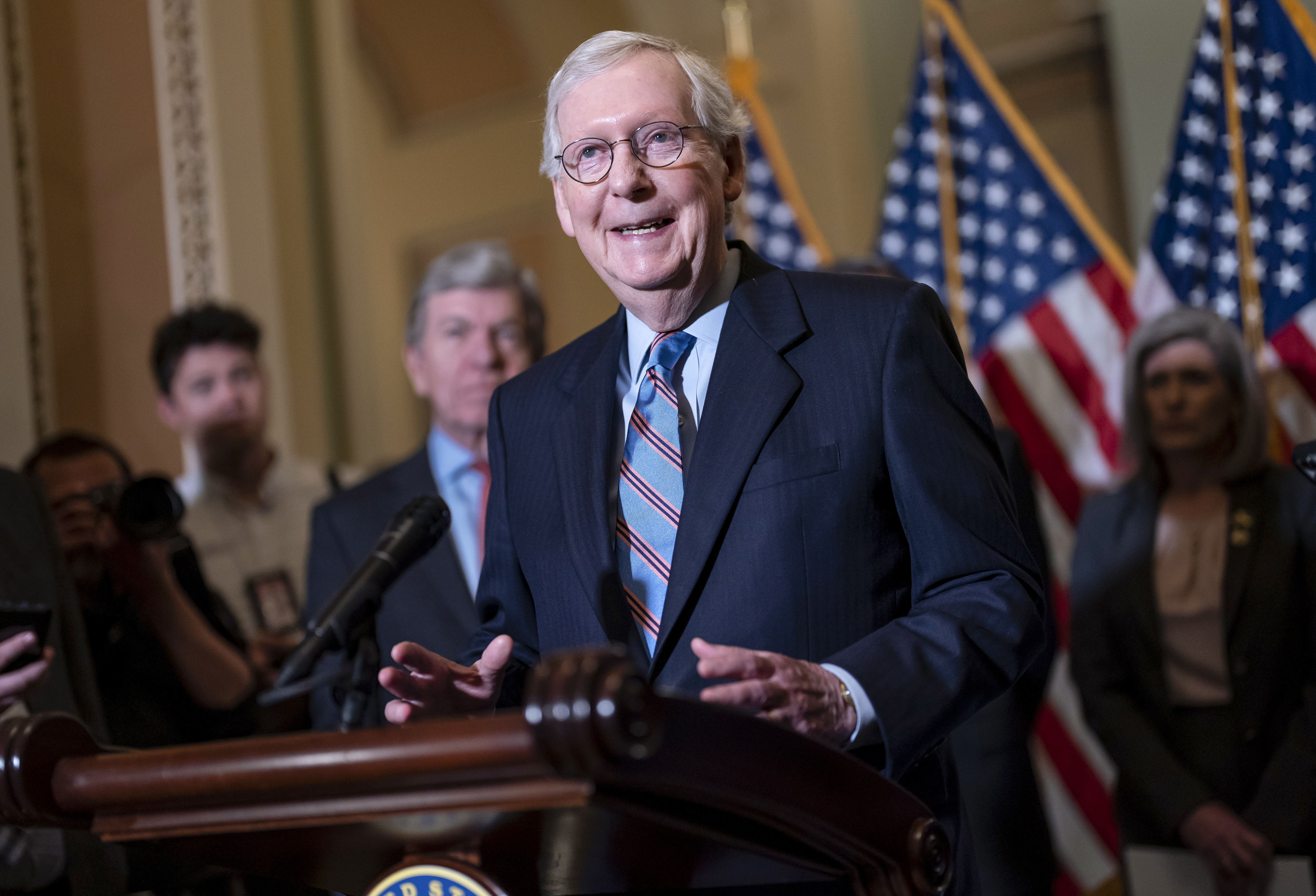 McConnell tratado por conmoción cerebral después de sufrir una caída en un hotel de DC