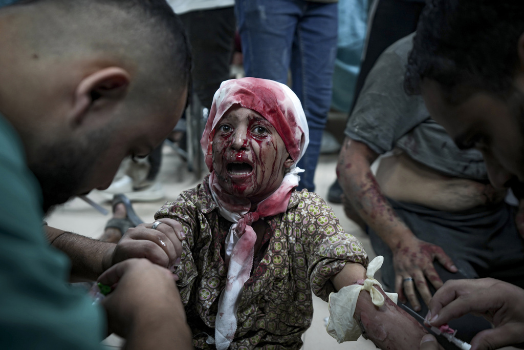 ONU dice que cascos azules resultaron heridos cuando tanques israelíes dispararon contra sede