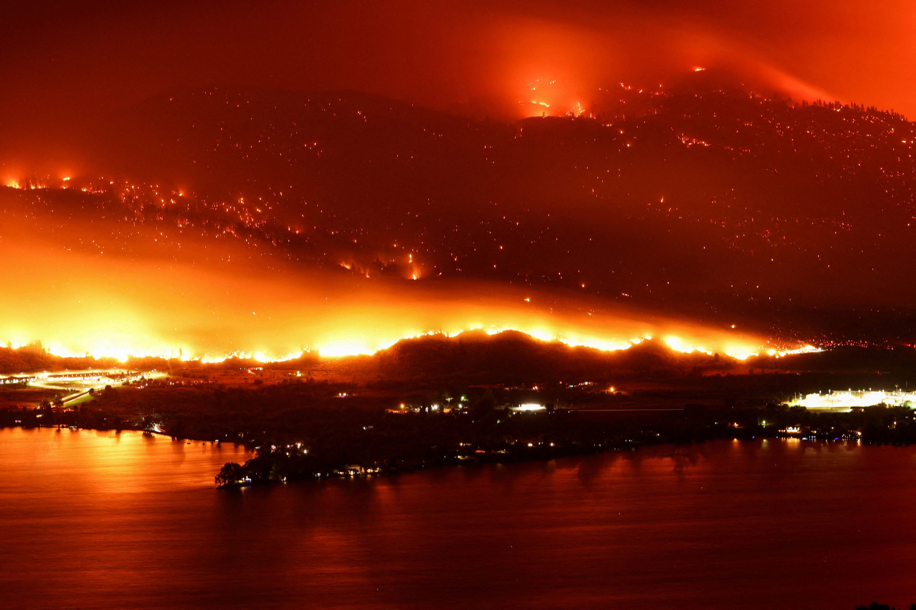 The Eagle Bluffs Wildfire burns across the Canada-US border