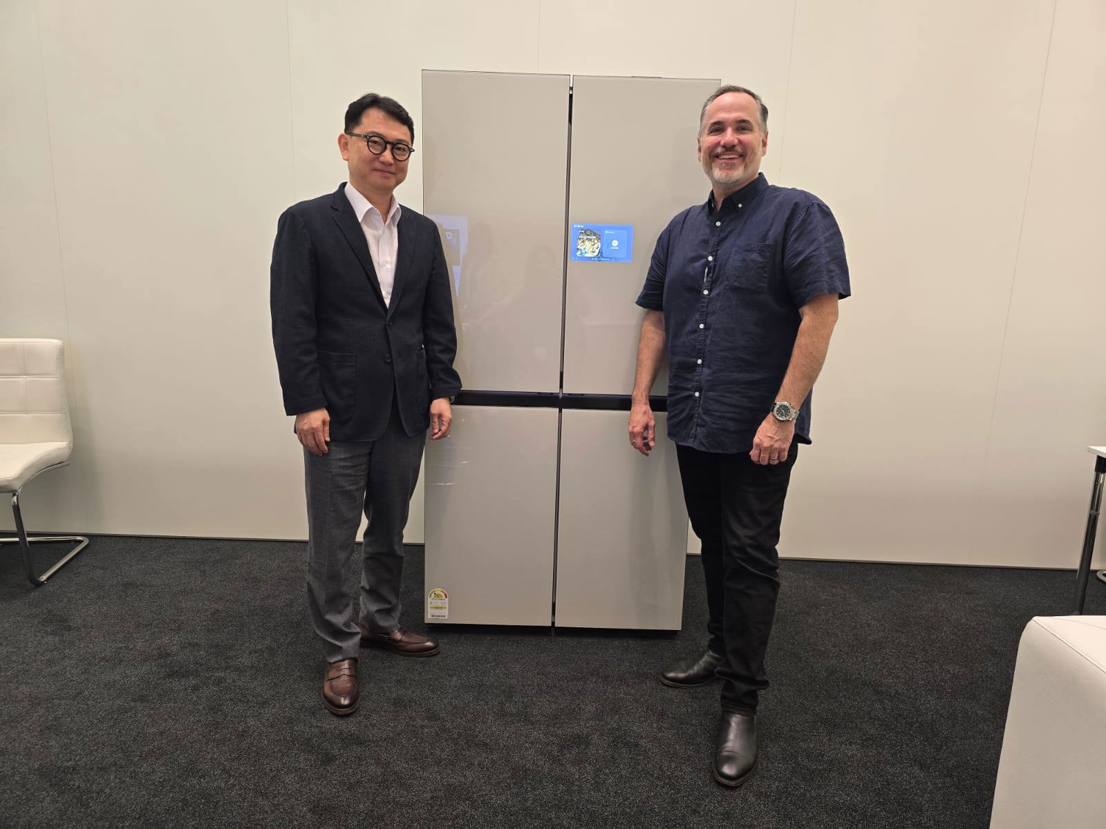 Samsung's global executive vice president, head of the research and development team for digital appliances Jeong Seung Moon and Nine tech expert Trevor Long.