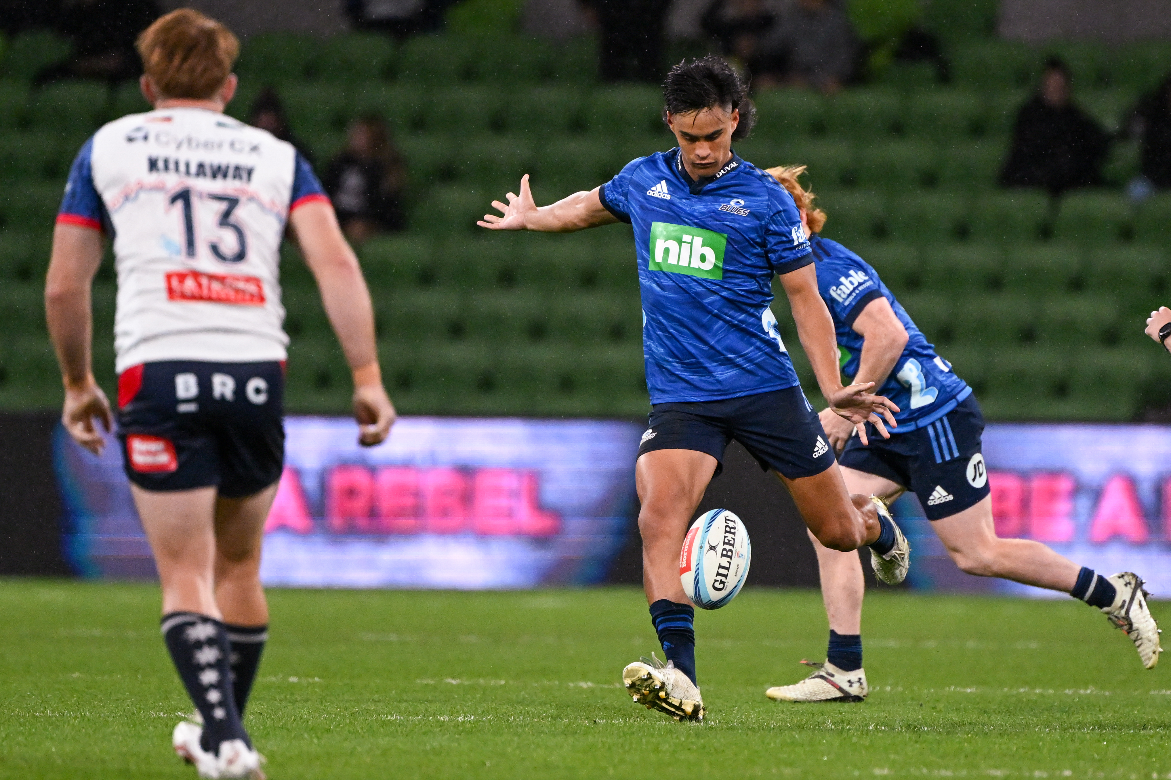 Zarn Sullivan of the Blues kicks the ball during the round seven Super Rugby Pacific match against the Melbourne Rebels.