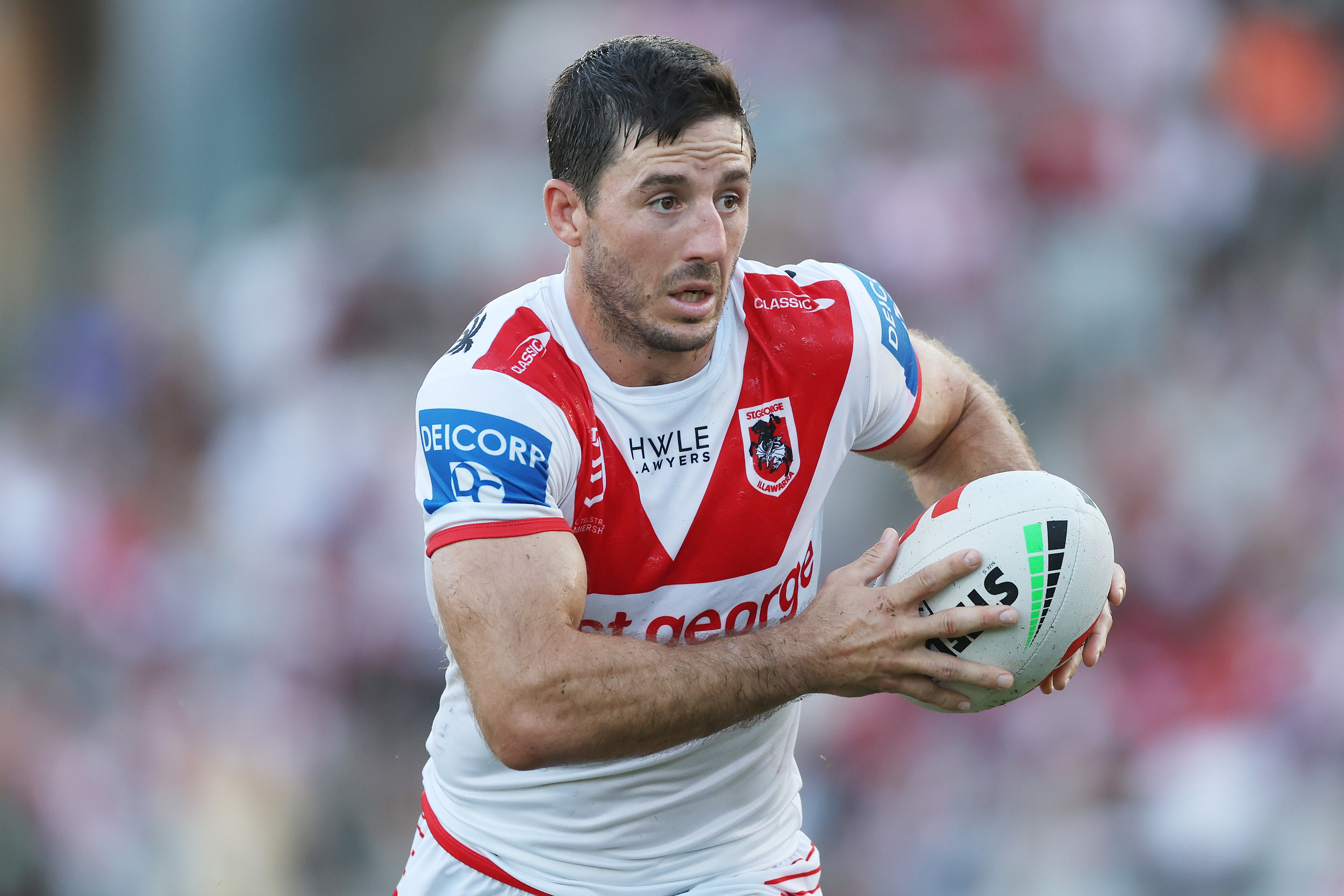 Dragons coach Shane Flanagan has convinced Ben Hunt to stay put.