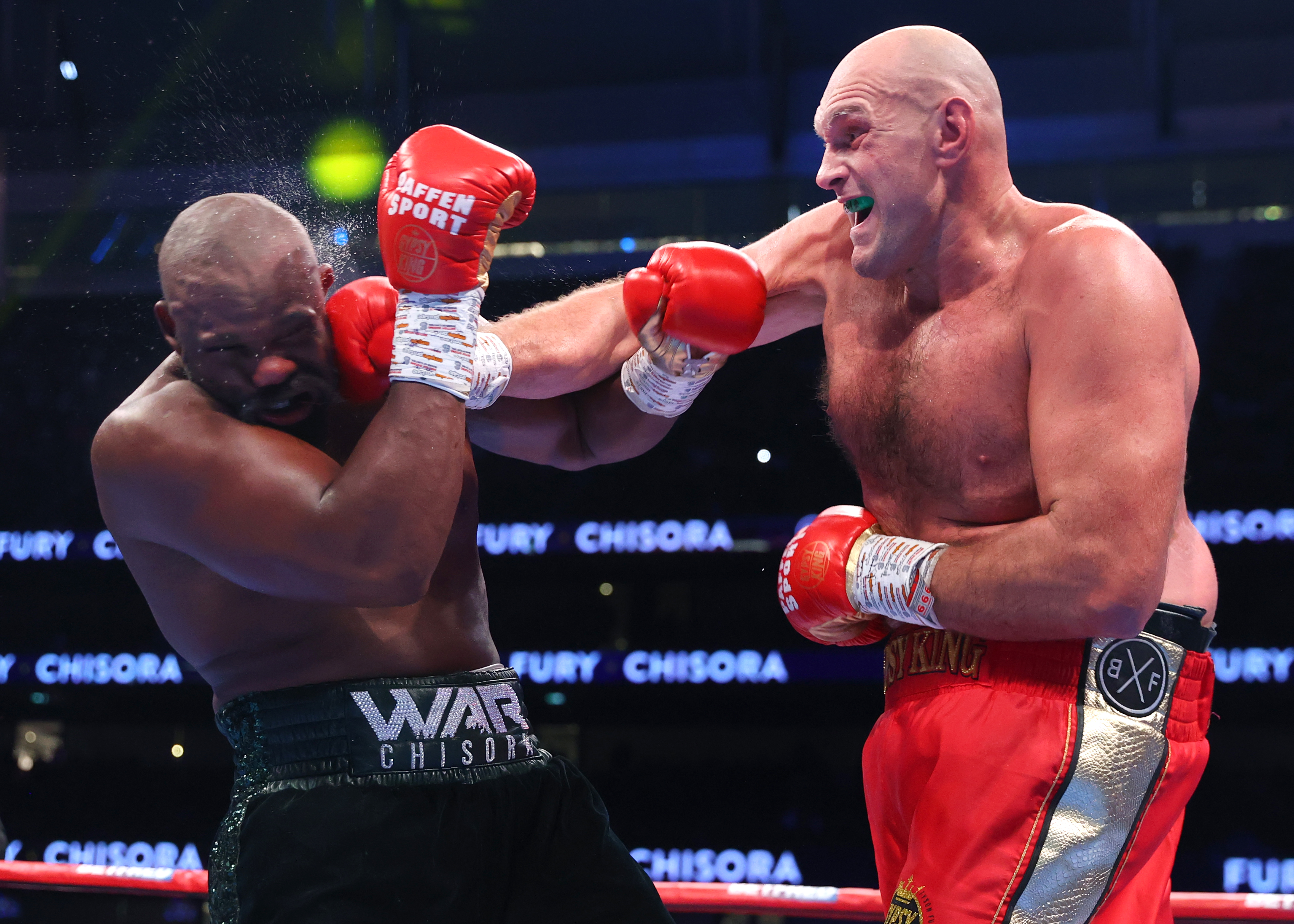 Boxing news 2022 Tyson Fury beats Derek Chisora result, fight video