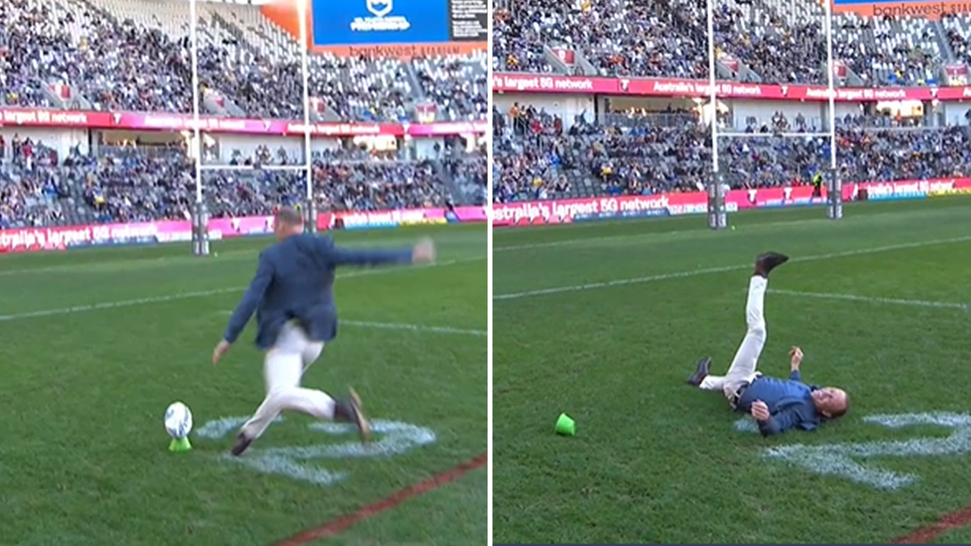 Darren Lockyer's shocking attempt at goal