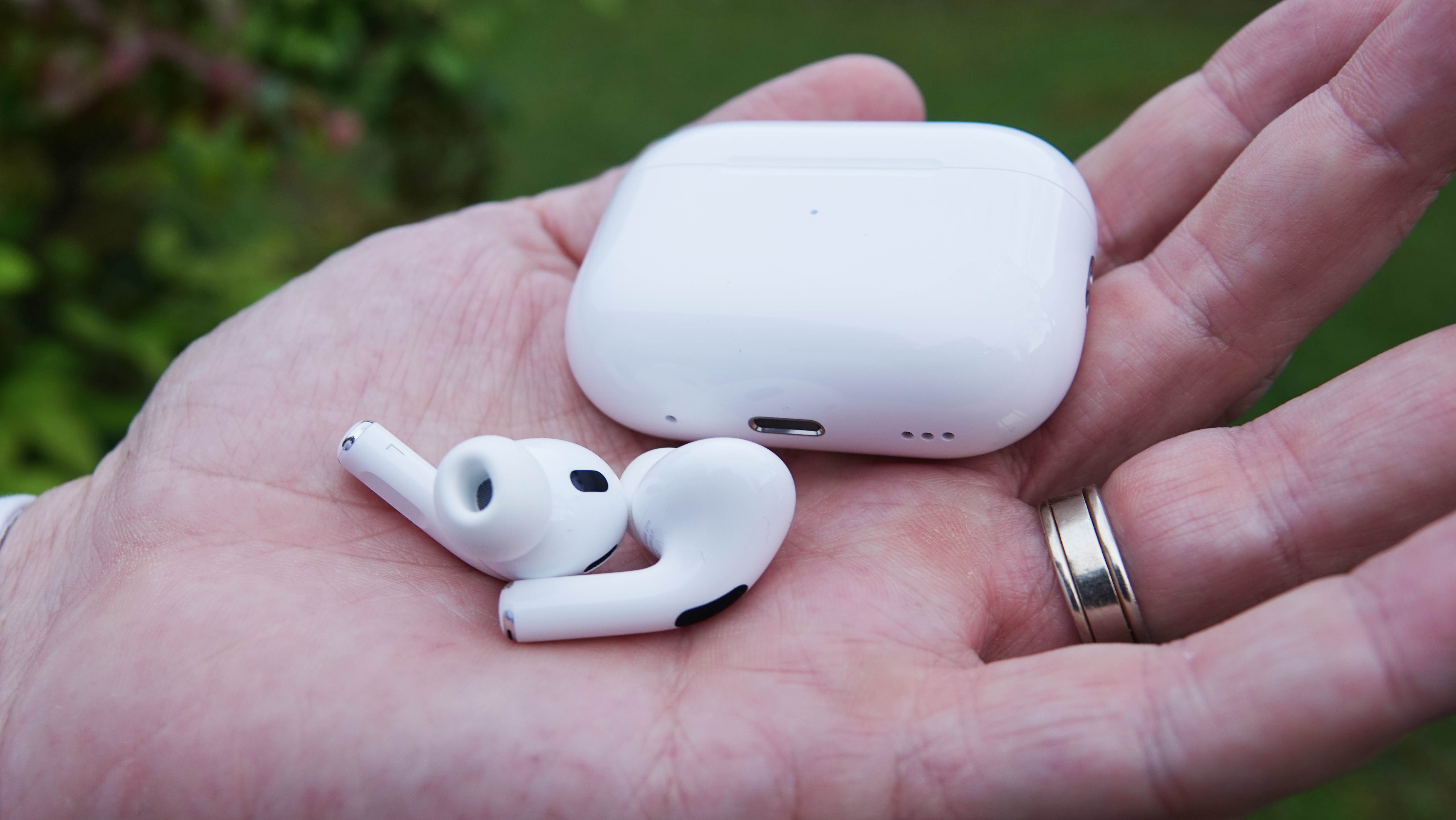 I finally got Airpods Pro 2! I upgraded from Airpods Pro 1 and used the  excuse to give my mum gen 1 since they are working perfectly. I am mostly  excited for